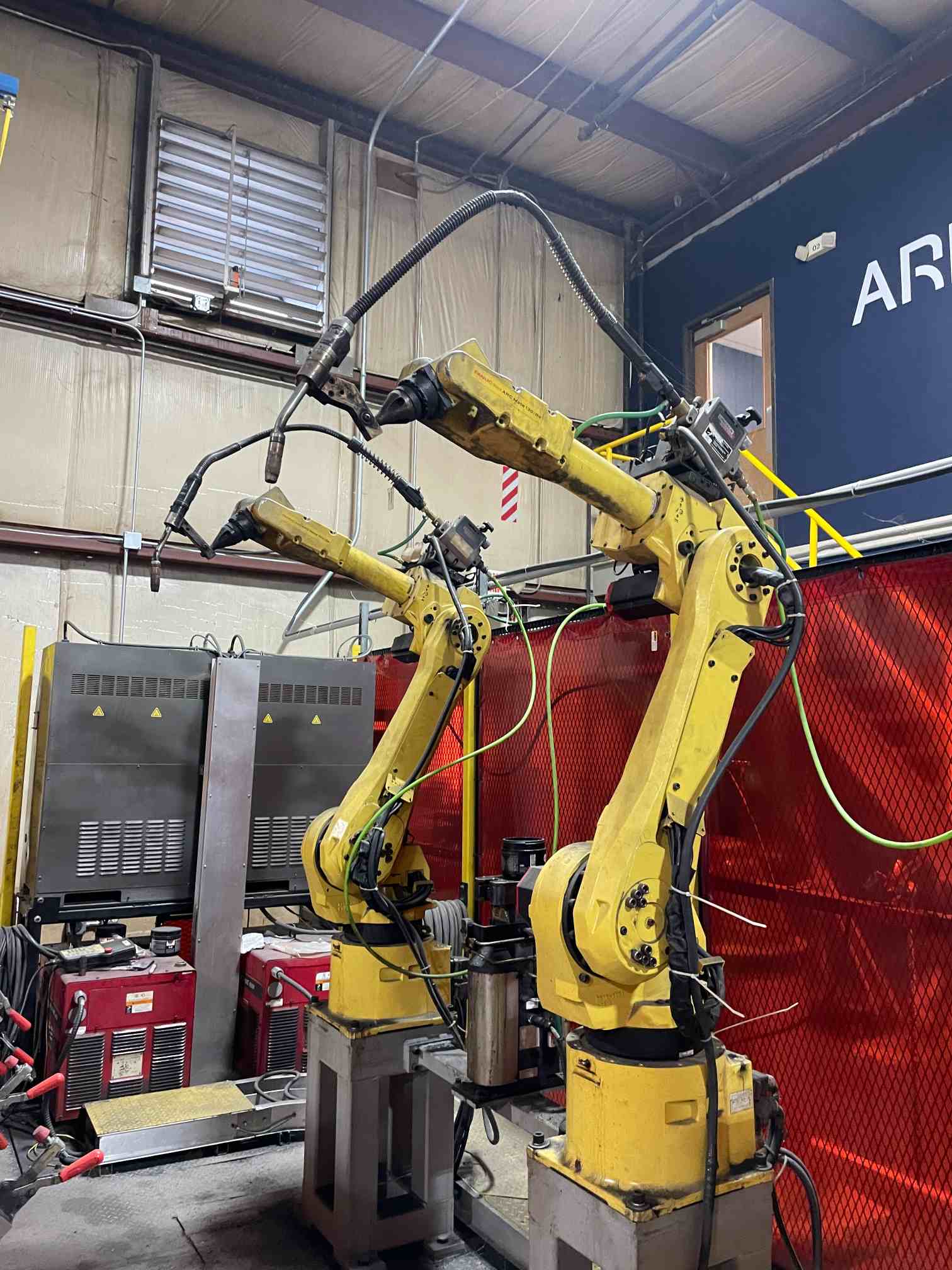 NRT MIG WELD P1233 Fanuc Weld Cell
