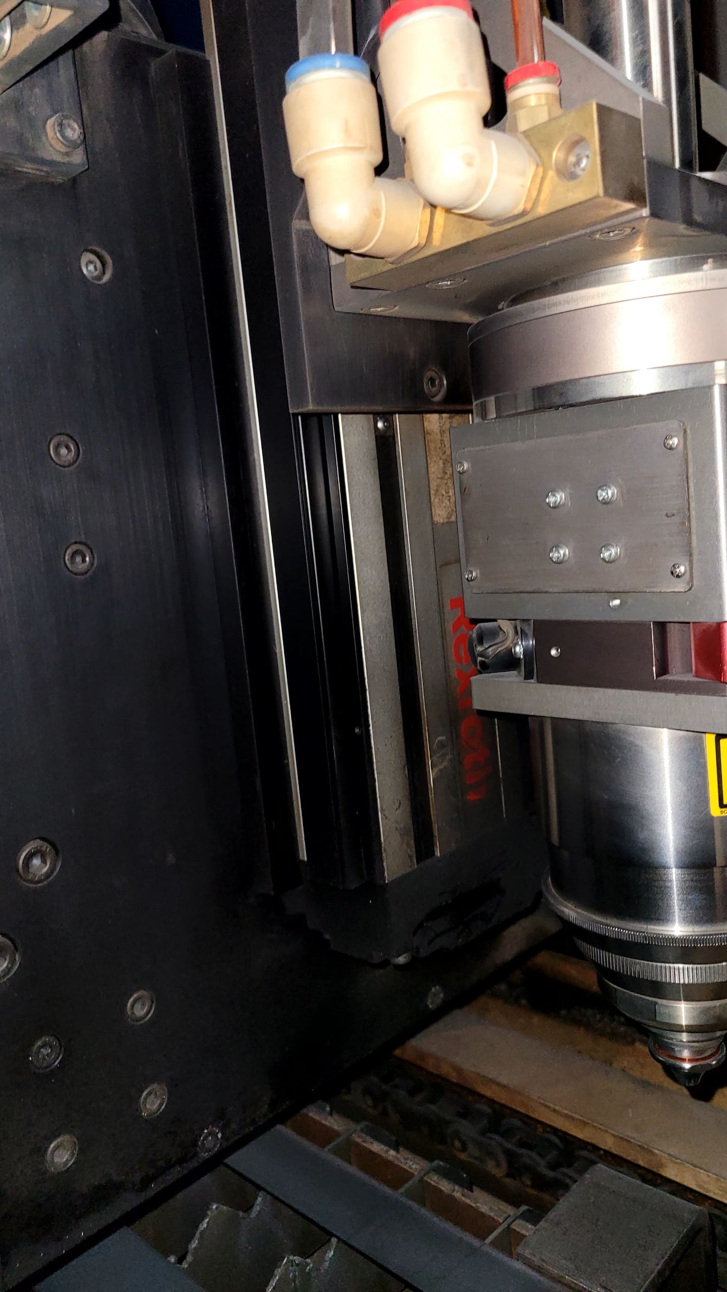 2000 Watt AKS Fiber Kut Laser, 2015 - 5 x 10 Table, Hypertherm Power Supply, Chiller, Dust Collector - Image 3