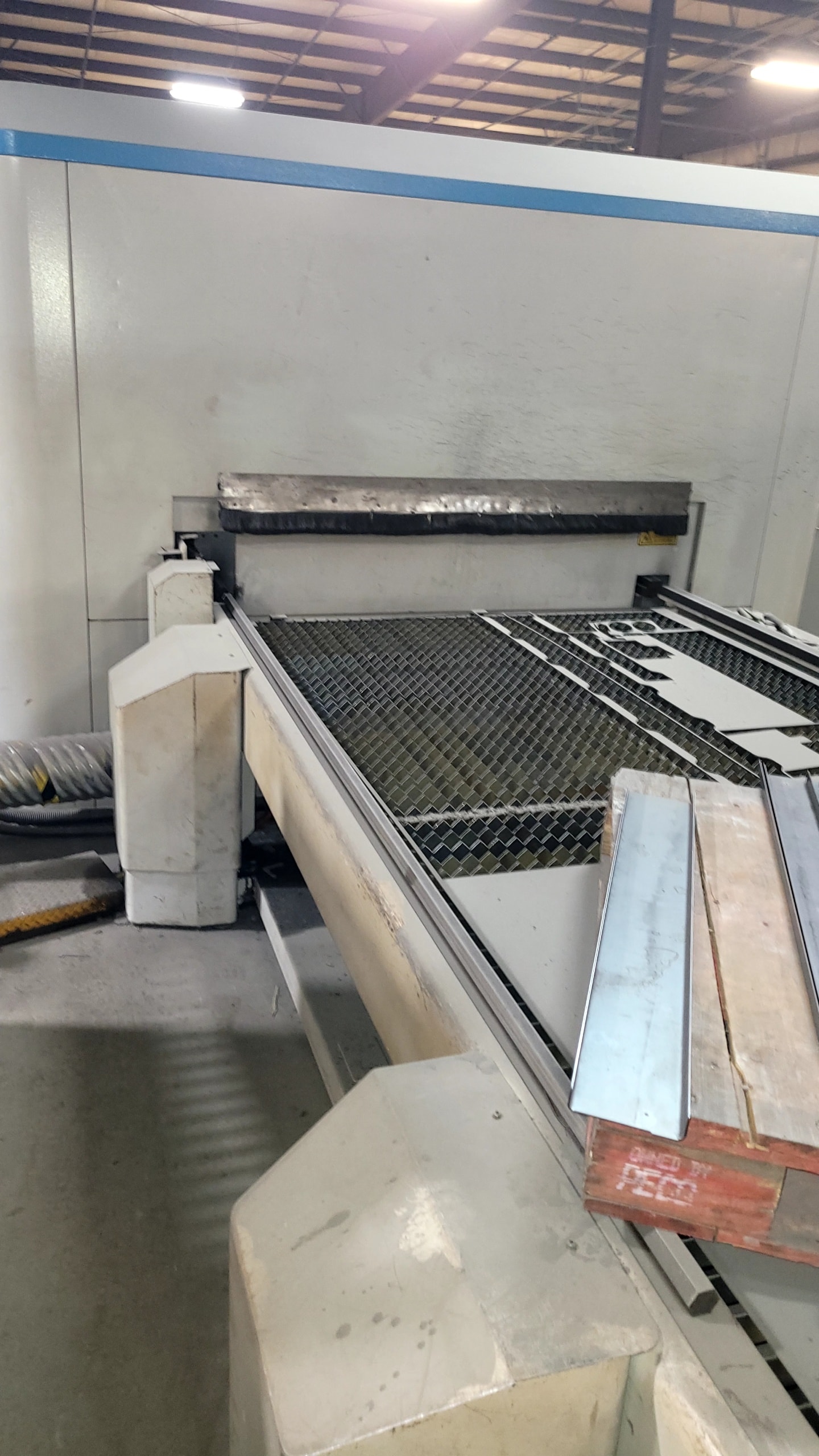 2000 Watt AKS Fiber Kut Laser, 2015 - 5 x 10 Table, Hypertherm Power Supply, Chiller, Dust Collector - Image 7