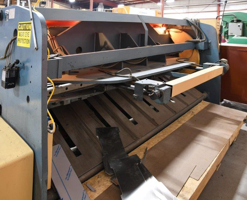 1/4" x 10' Amada M-3060 Shear, 1984 - Pnuematic Sheet Holders, Squaring Arm, Backgauge - Image 4