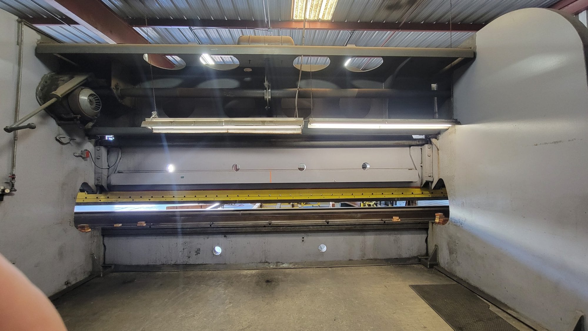 750 Ton x 30' 34 Series Cincinnati Mechanical Press Brake - Image 6