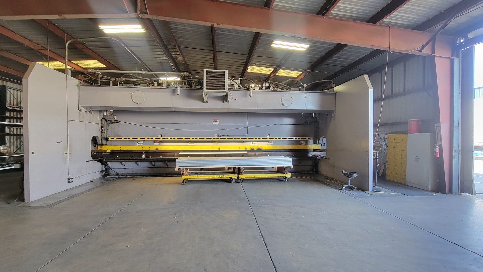 600 ton x 33' Pacific K600-33 Press Brake, 1987 - Retrofitted Upgraded Hydraulic System 2001 - Image 2