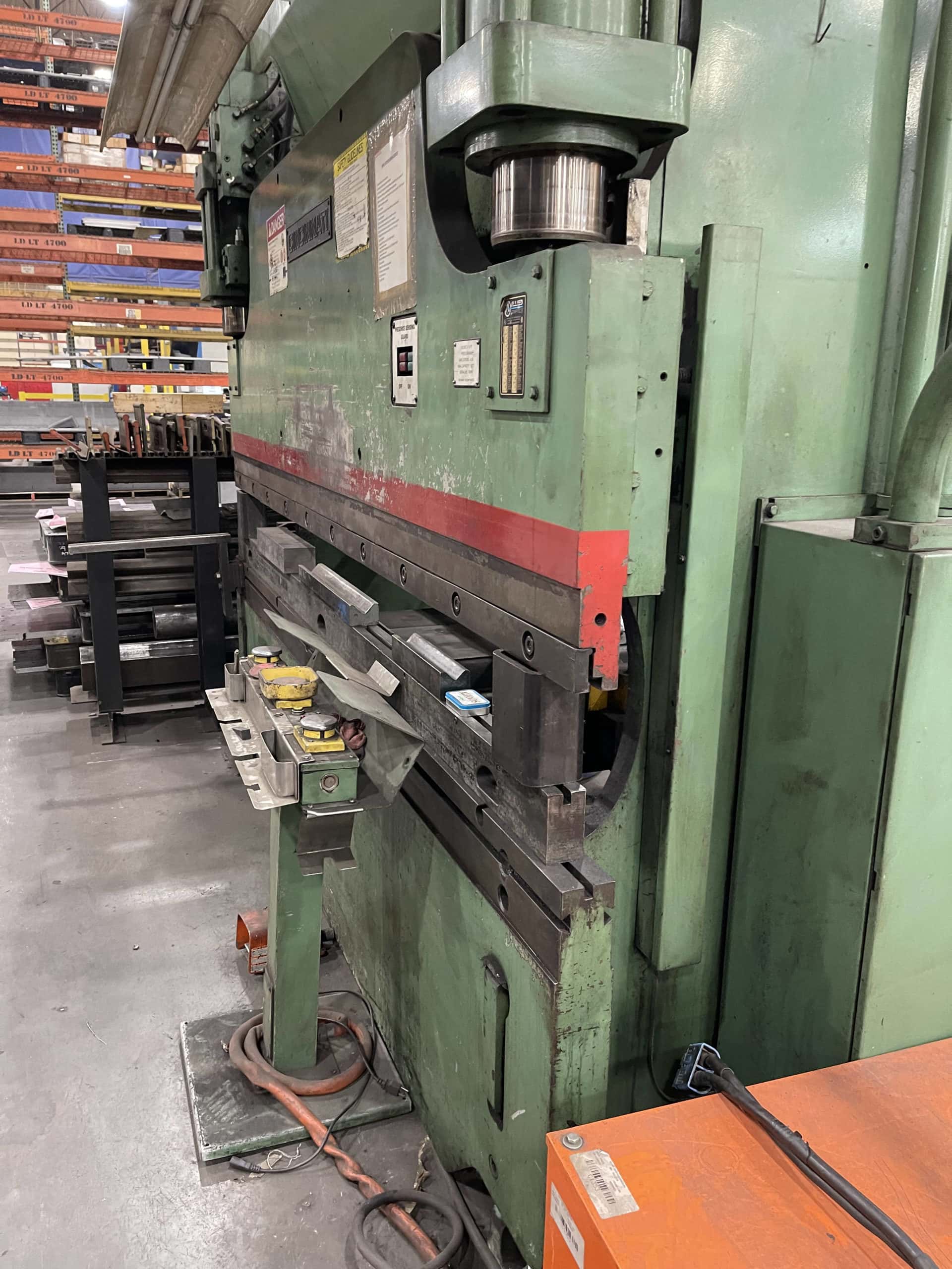 135 Ton x 10' Cincinnati CB-8 CNC Press Brake,1995- 2 axis back gauge - Image 6