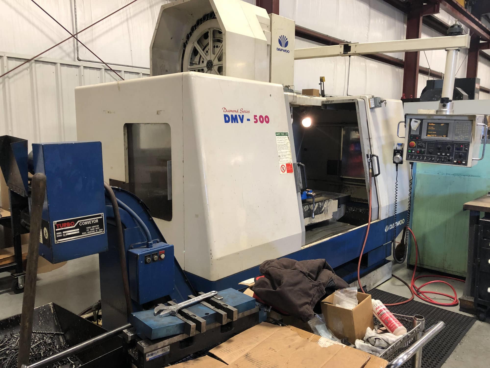 Daewoo DMV-500 VMC, 1999- Thru Spindle Coolant, Chip Conveyor - Image 2