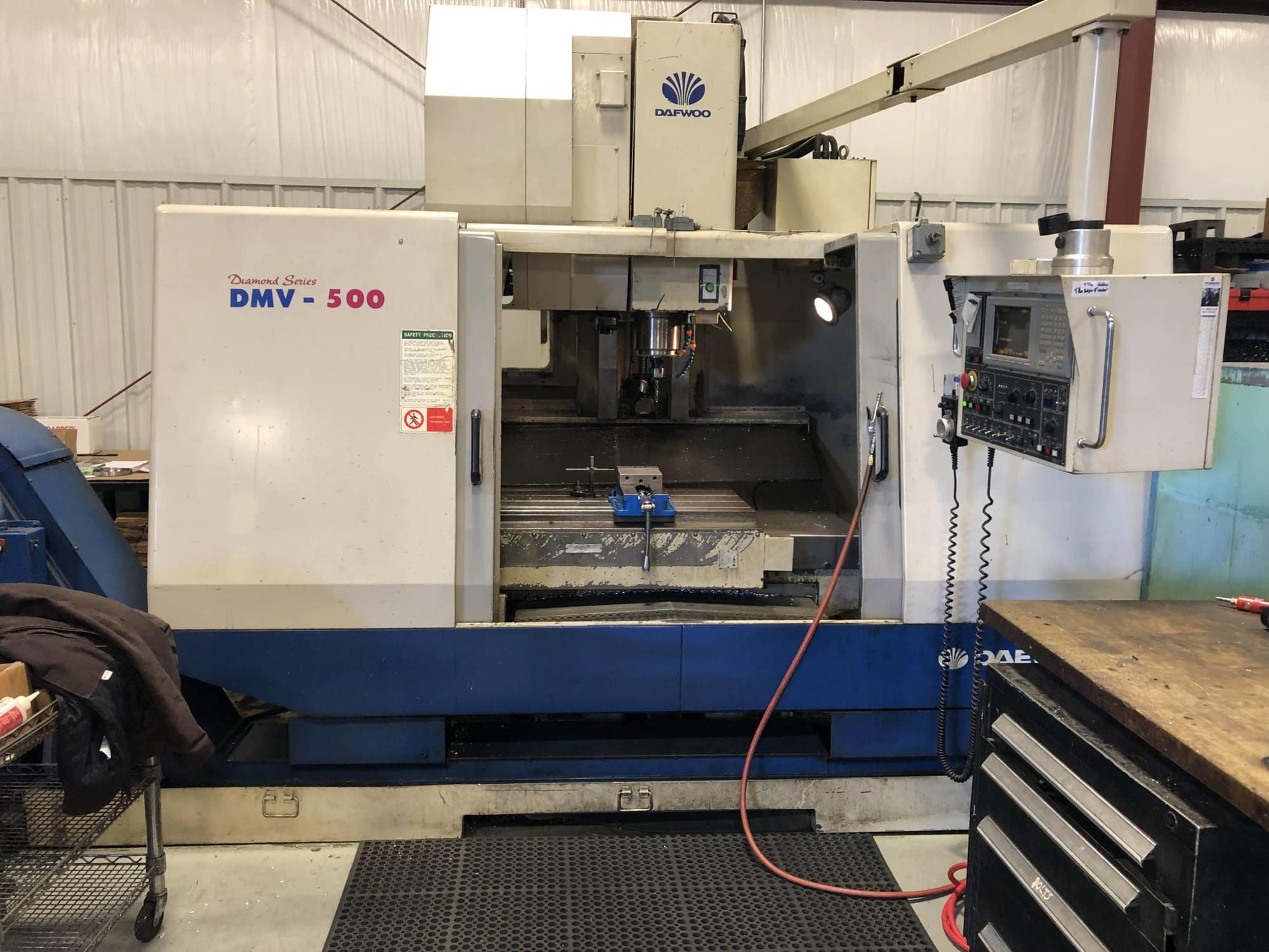 Daewoo DMV-500 VMC, 1999- Thru Spindle Coolant, Chip Conveyor