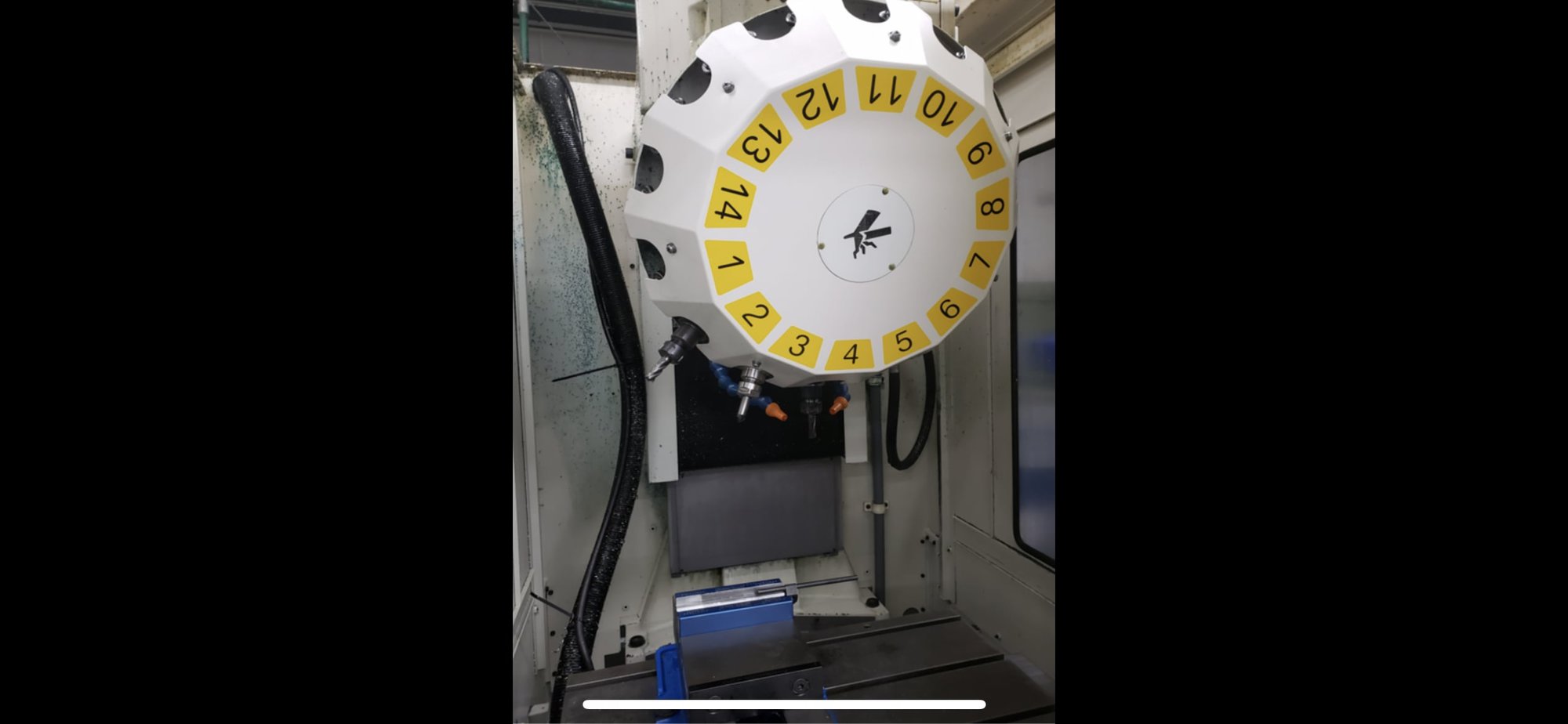 Fanuc ROBODRILL αT-14iAs VMC, 1999 - Image 2