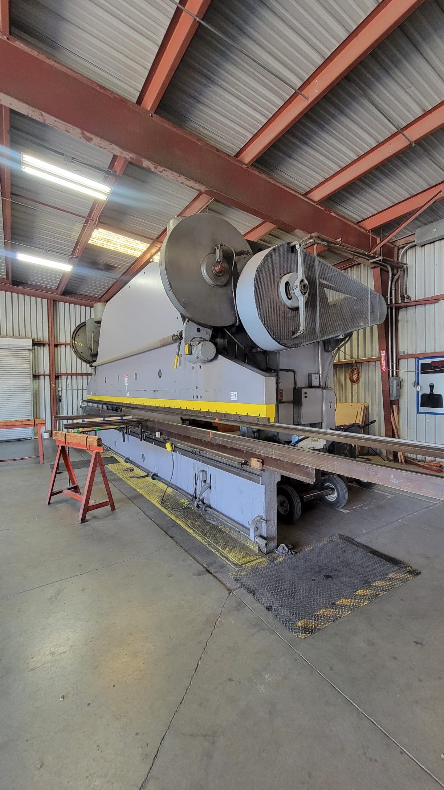 750 Ton x 30' 34 Series Cincinnati Mechanical Press Brake - Image 3
