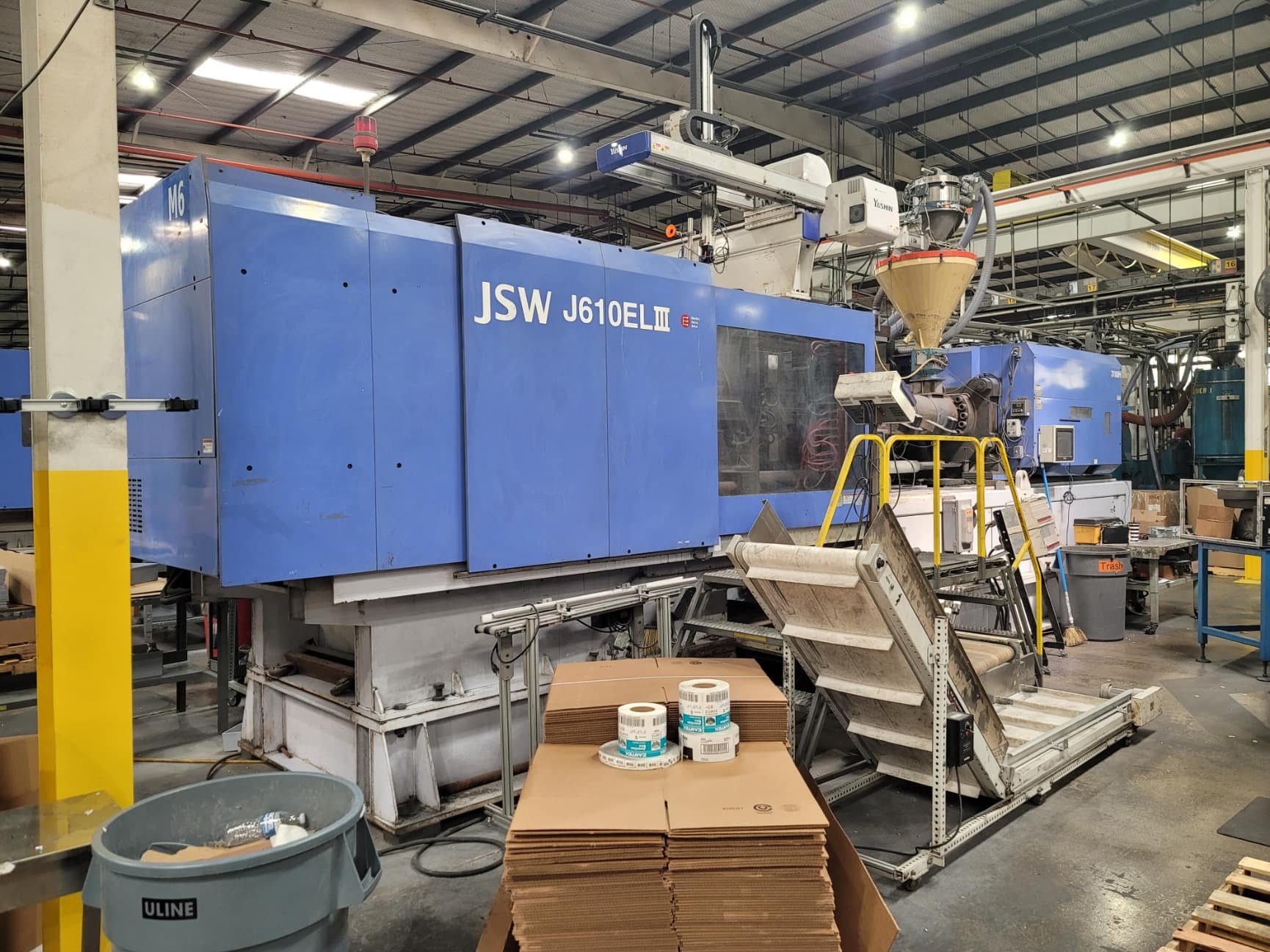 610 TON 105 OZ Shot Size JSW J610 ELIII-3100H Electric PVC Injection Molding Machine, 2005 - Air Blow, Robot Interface
