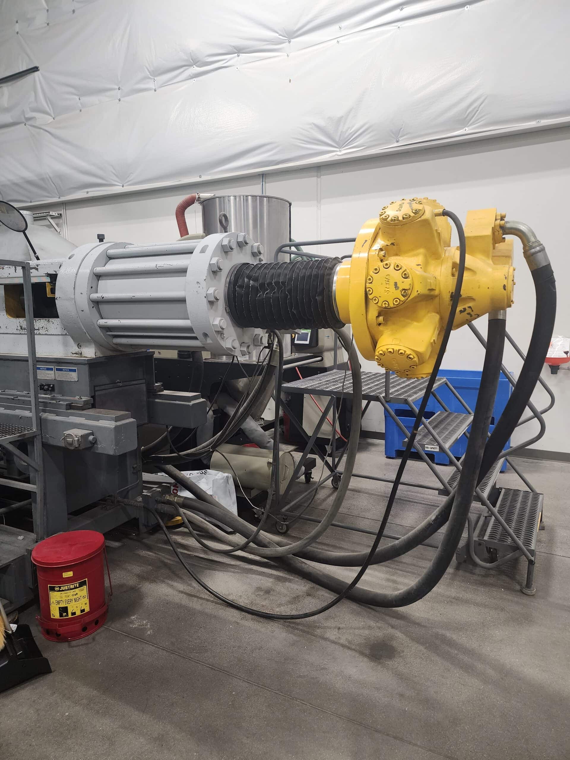 700 TON 125 OZ Van Dorn 700HP-125 Injection Molding Machine, 1996 - Hydraulic Knockout, Spare Parts - Image 5