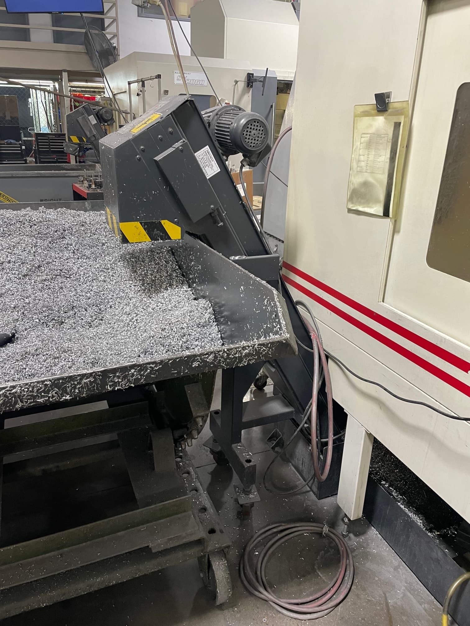 Akira Seiki SV2060 CNC Vertical Machining Center, 2013 - 84.5" x 31.5" Table, 33" Y Axis - Image 10