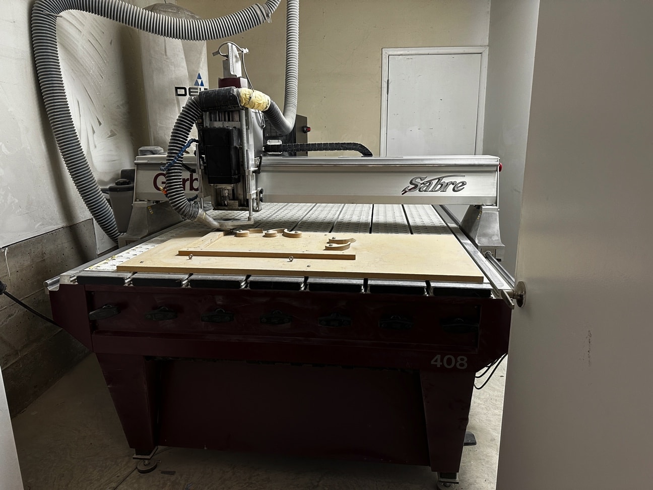 10' x 4.5' Gerber Sabre 408 CNC Router, 2000 - Equipped with Vacuum and Dust Removal System