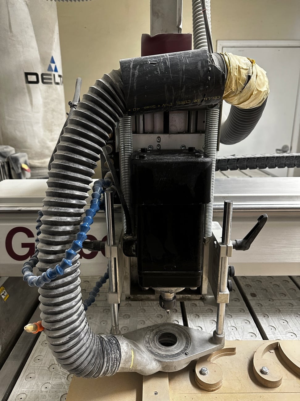 10' x 4.5' Gerber Sabre 408 CNC Router, 2000 - Equipped with Vacuum and Dust Removal System - Image 3