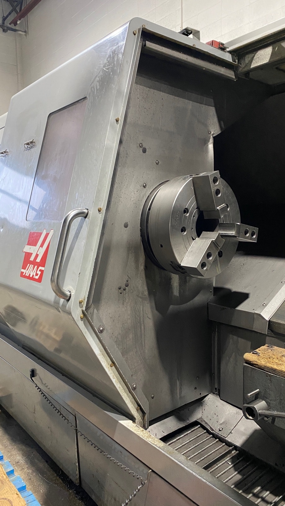 Haas SL-40L Big Bore Long Bed CNC Lathe, 2011 - 1000 PSI High-Pressure Coolant, Steady Rest, Rigid Tapping, Chip Conveyor - Image 2