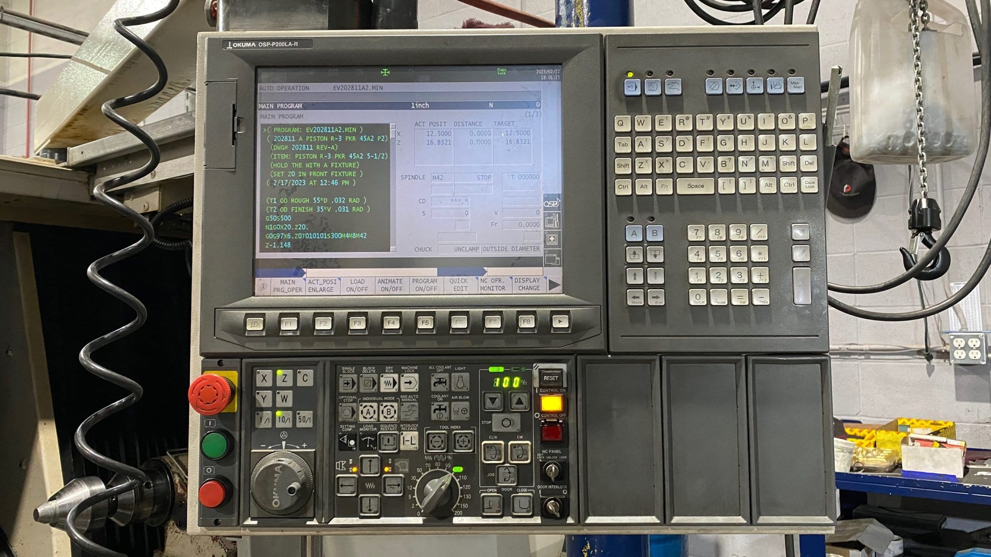Okuma Genos L400E CNC Lathe, 2012 - Under Power, Chip Conveyor - Image 6