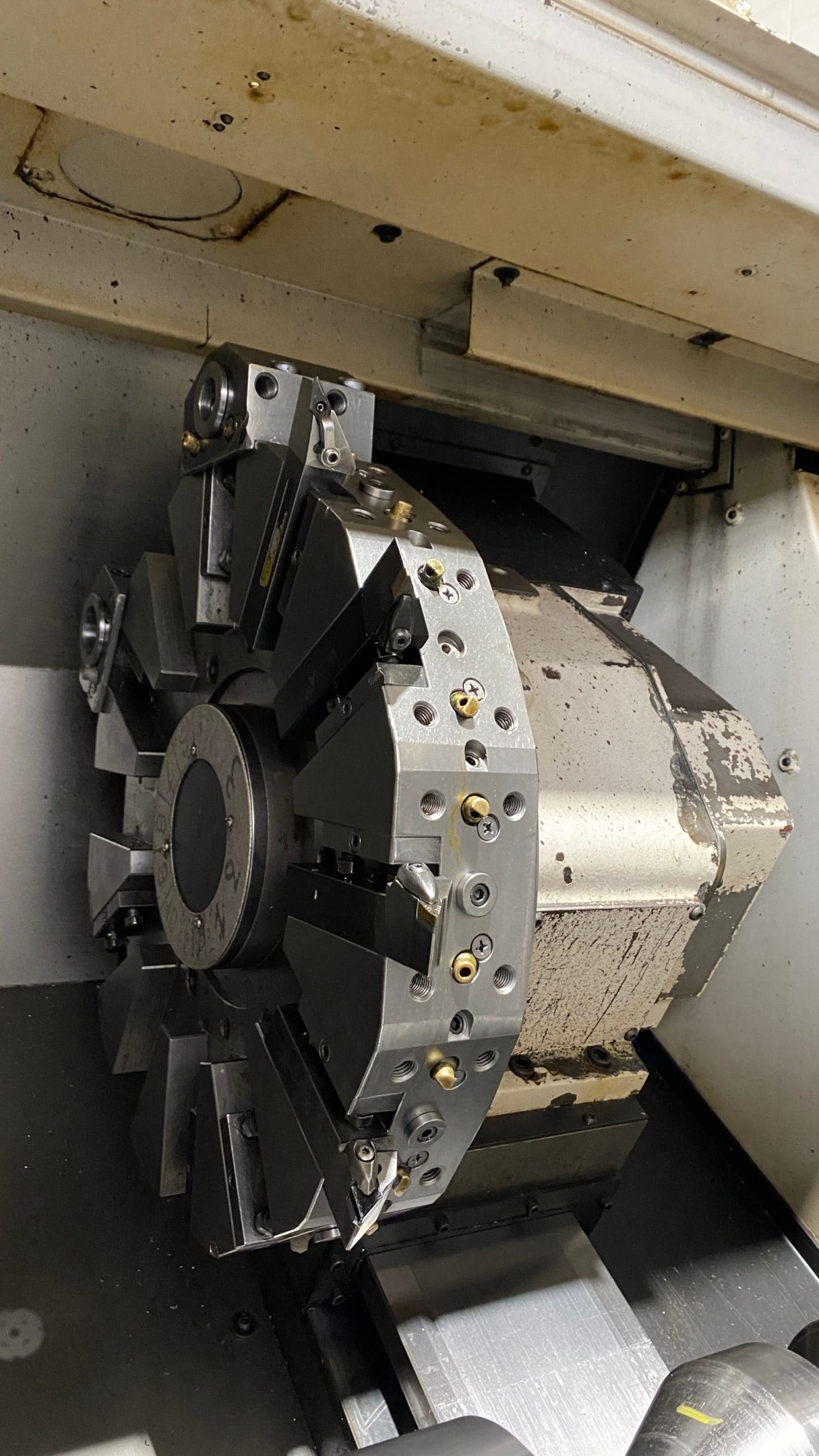 Okuma Genos L400E CNC Lathe, 2012 - Under Power, Chip Conveyor - Image 7