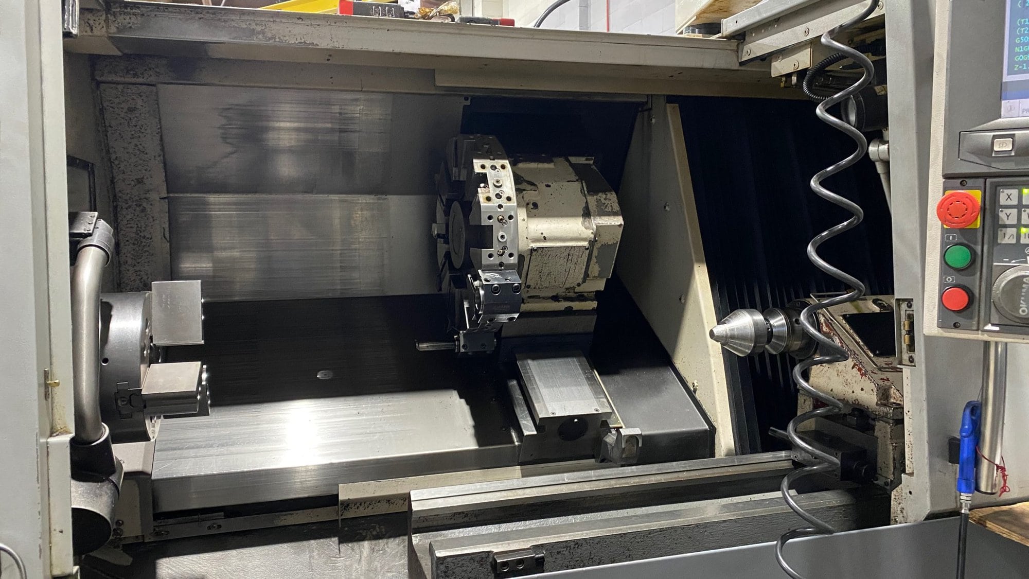 Okuma Genos L400E CNC Lathe, 2012 - Under Power, Chip Conveyor - Image 3