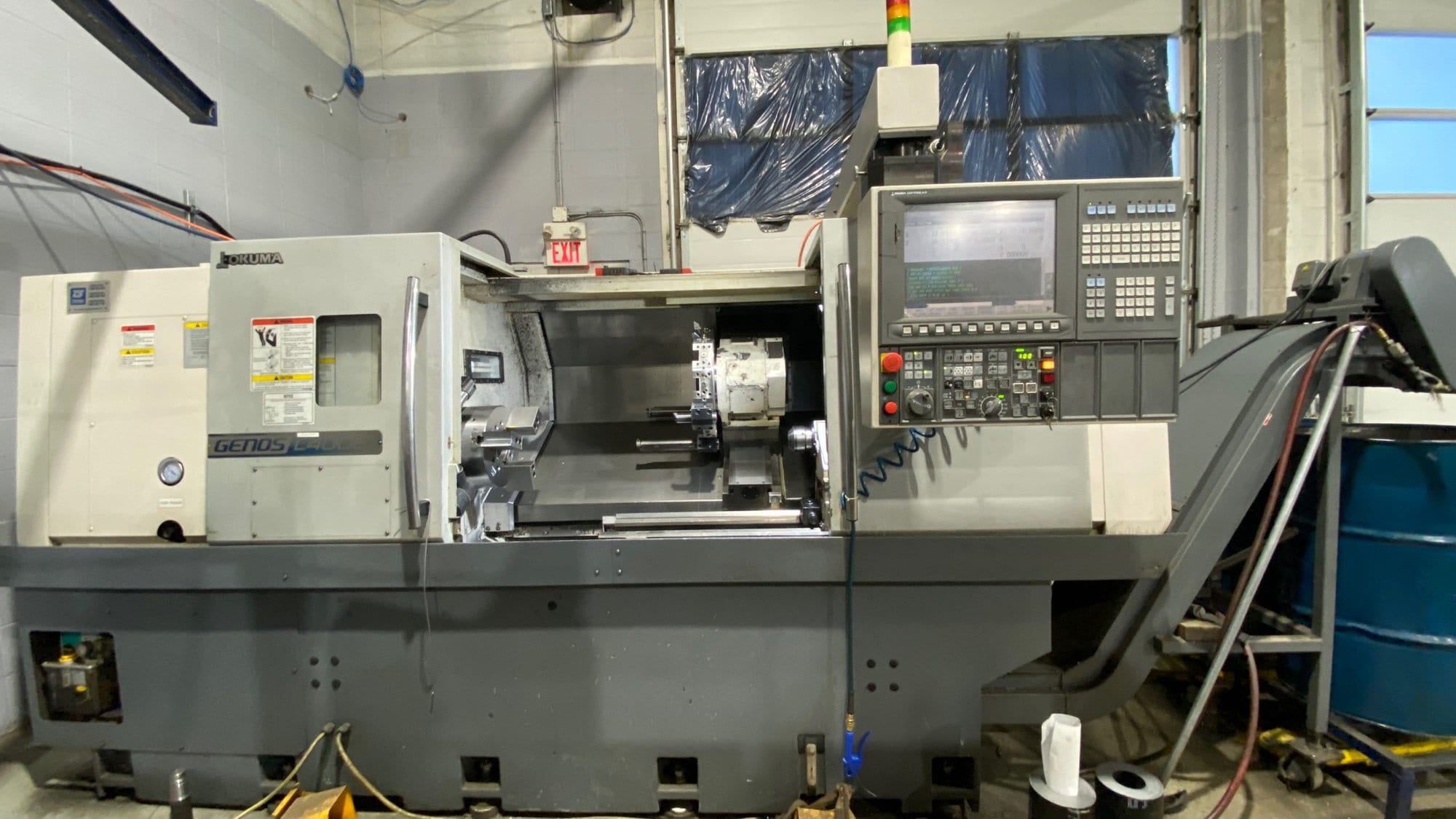Okuma Genos L400E CNC Lathe, 2013 - Under Power, Chip Conveyor - Image 2
