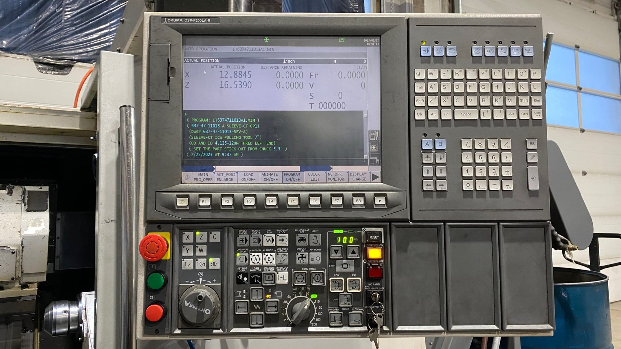 Okuma Genos L400E CNC Lathe, 2013 - Under Power, Chip Conveyor - Image 8