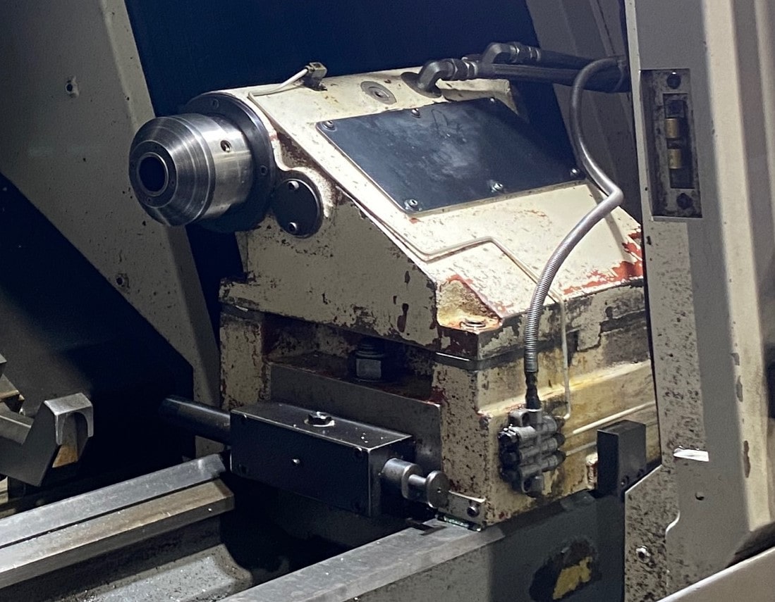 Okuma Genos L400E CNC Lathe, 2013 - Under Power, Chip Conveyor - Image 4