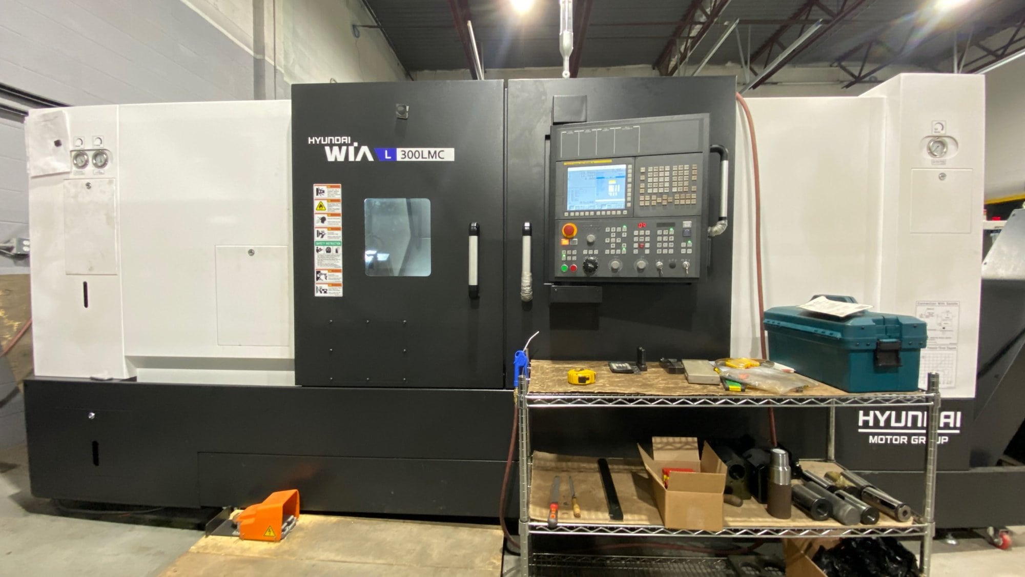 Hyundai Wia L300LMC CNC Lathe, 2019 - Live Tooling, Auto Door for Robot, Chip Conveyor, Tailstock