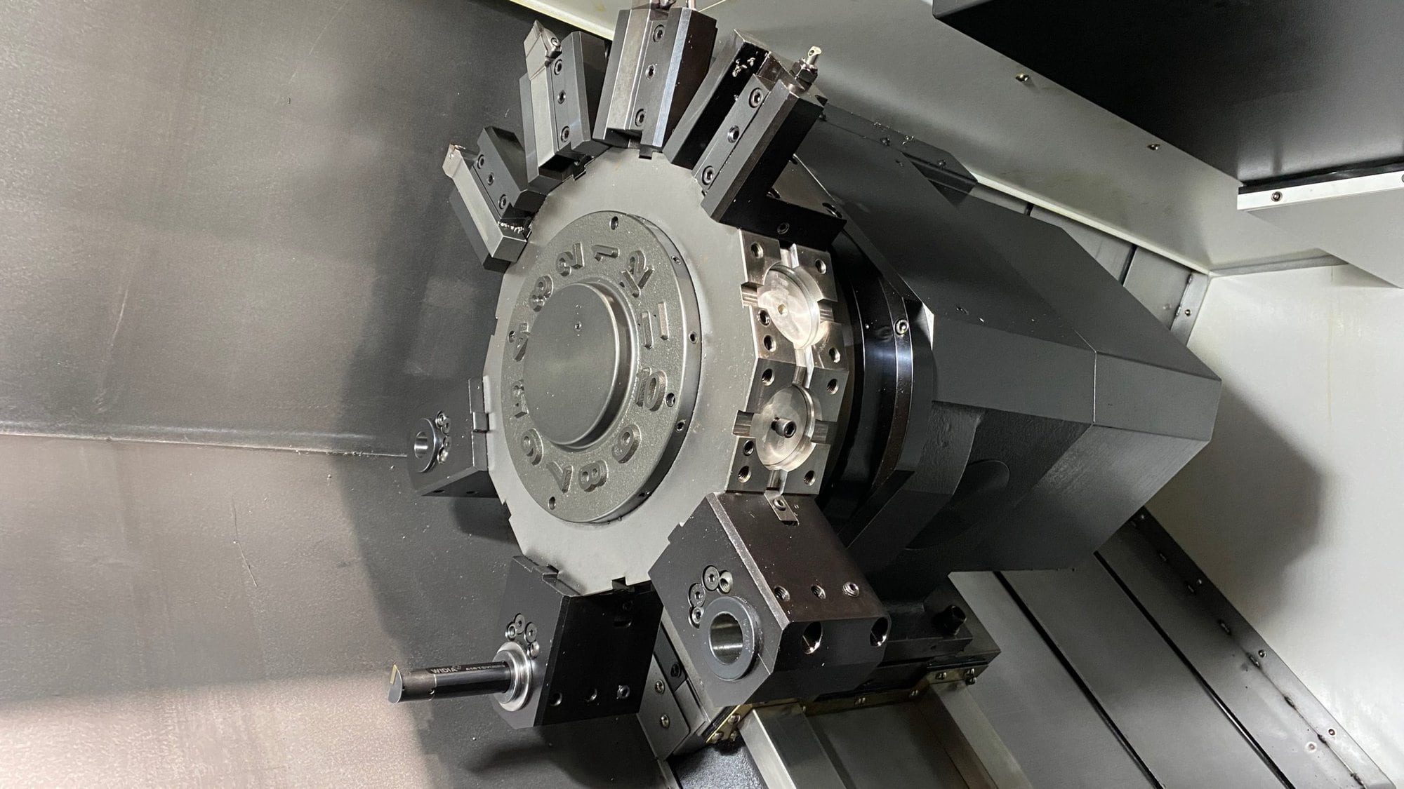 Hyundai Wia L300LMC CNC Lathe, 2019 - Live Tooling, Auto Door for Robot, Chip Conveyor, Tailstock - Image 4