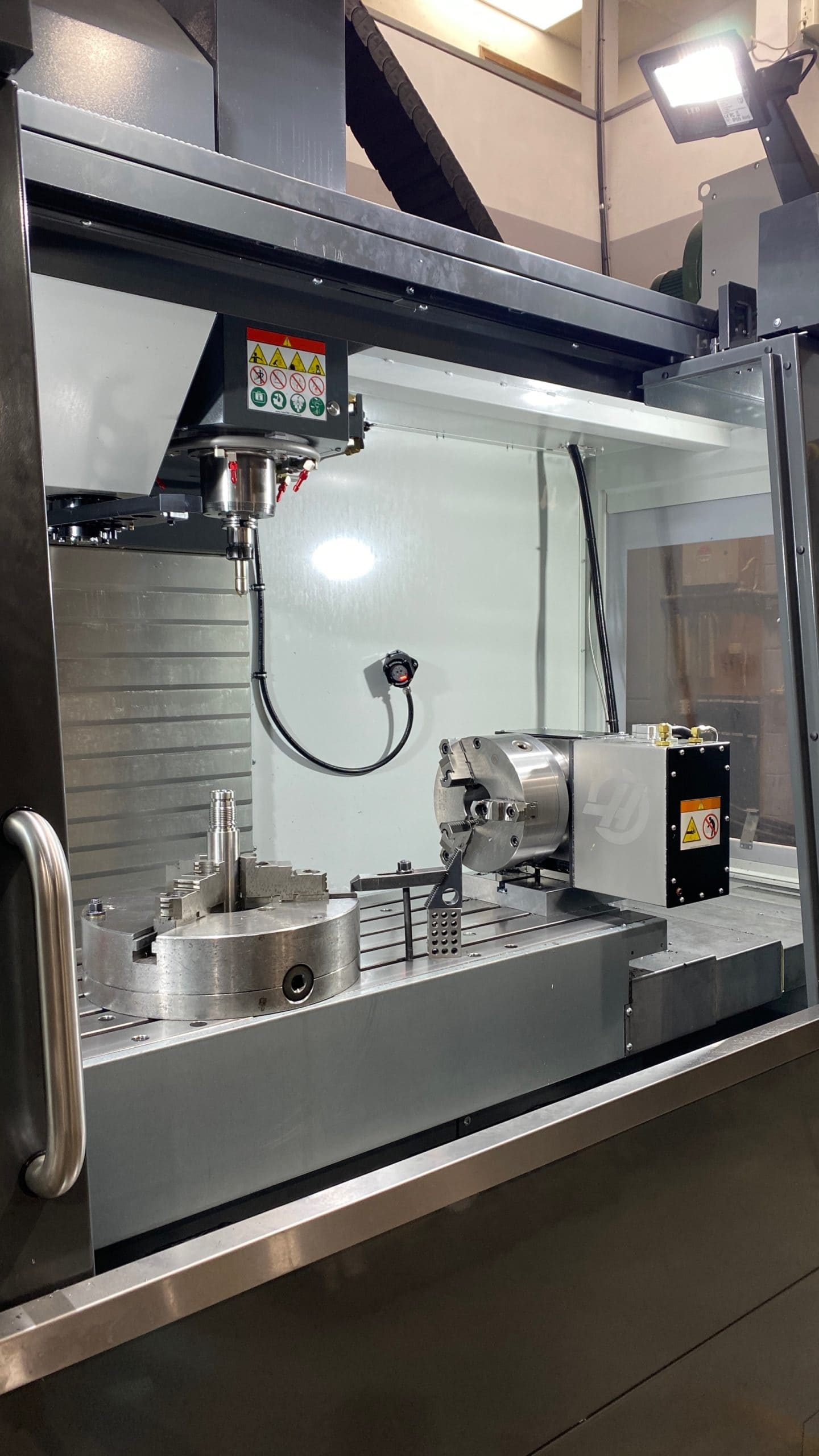 Haas VF-4 CNC Vertical Machining Center, 2022 - CAT40, 4th Axis HRT210 Rotary Table, WIPS-R, Renishaw Wireless Intuitive Probing - Image 3