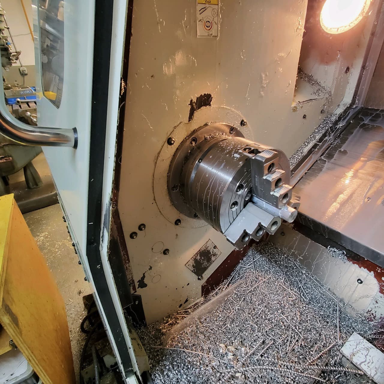 Hurco TM8 CNC Lathe, 2006 - WinMax Control, Chip Conveyor - Image 2