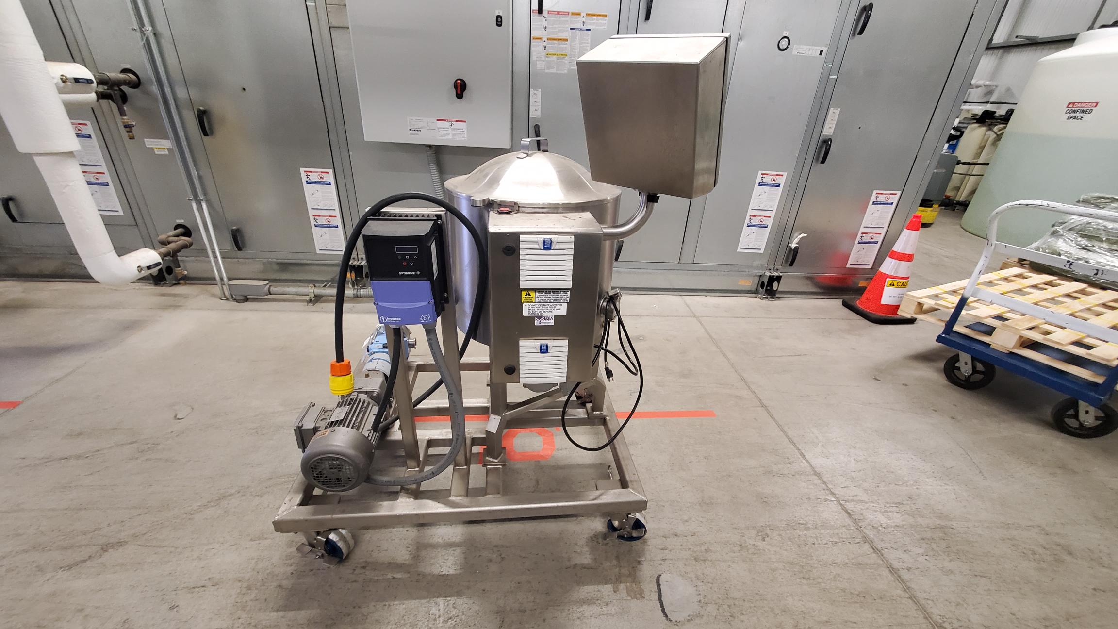 Savage Bros 0912-40 Chocolate Melter and Conditioner with SPX Pump - Good Condition - Image 5