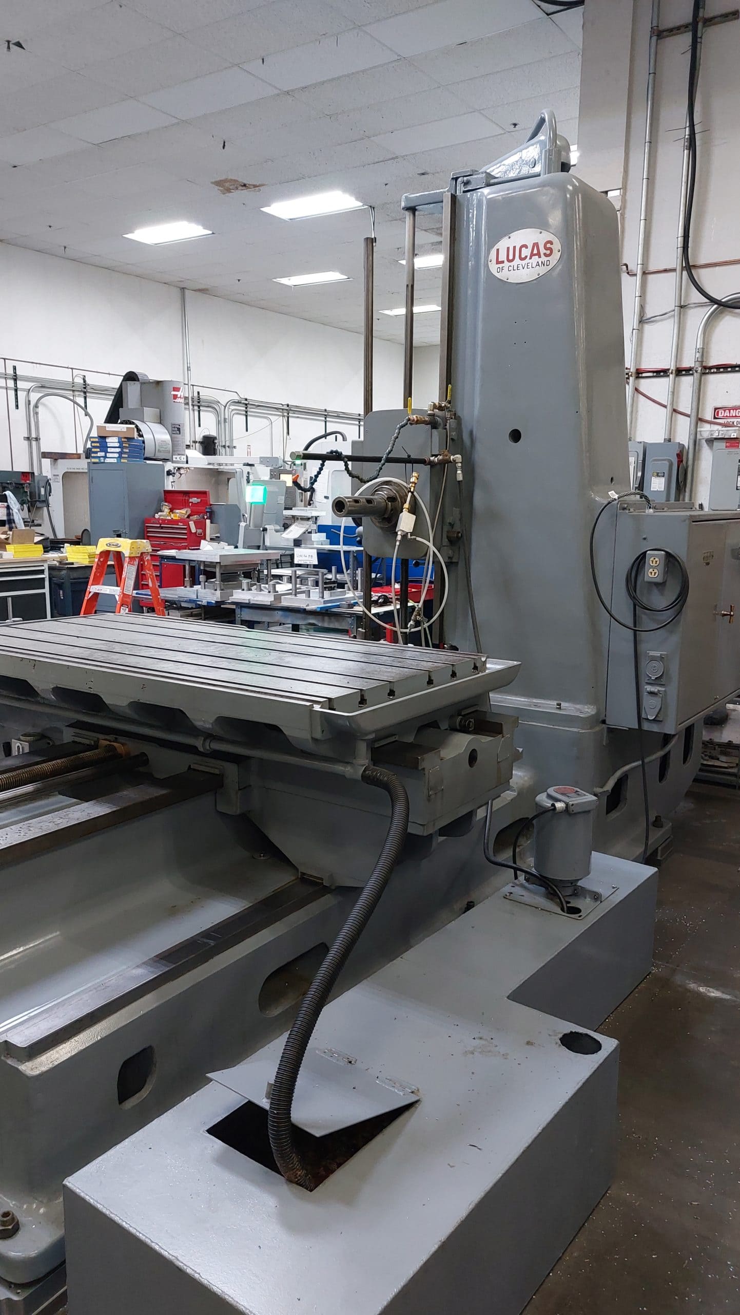 LUCAS 41B - 48 3" Horizontal Boring Mill, 1954- Tooling Included, Clean - Image 6