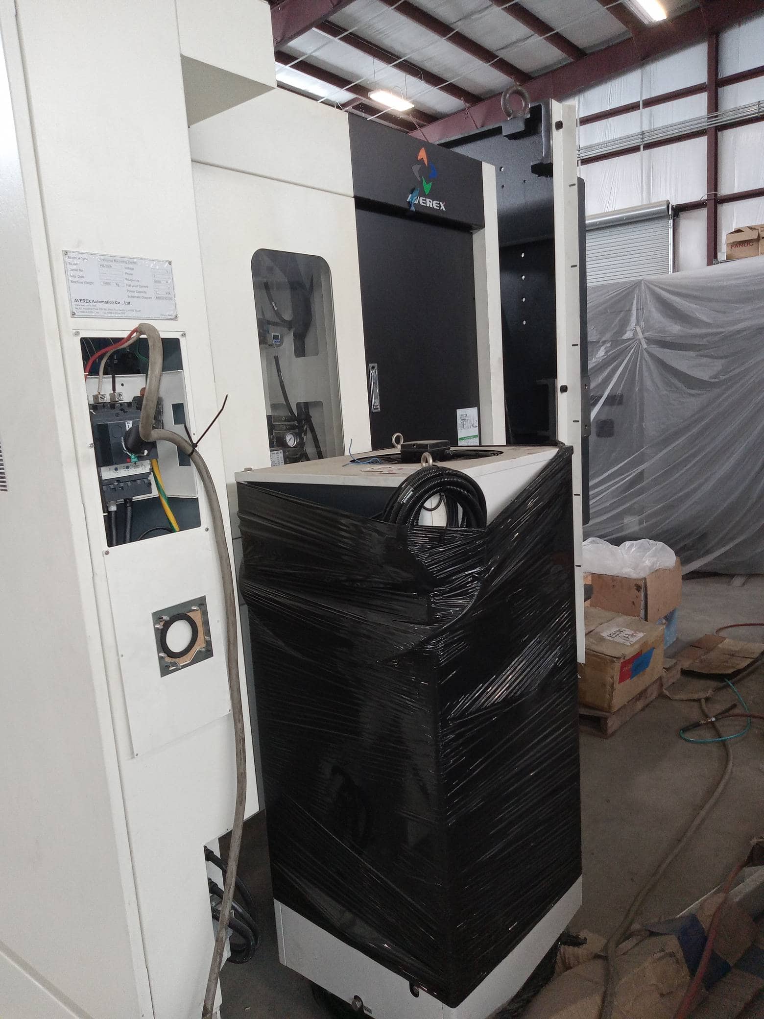 Averex HS550K, Dual Pallet HMC, 2018 Showroom Machine, Never Cut A Chip, Factory Warranty and Install Apply. - Image 3