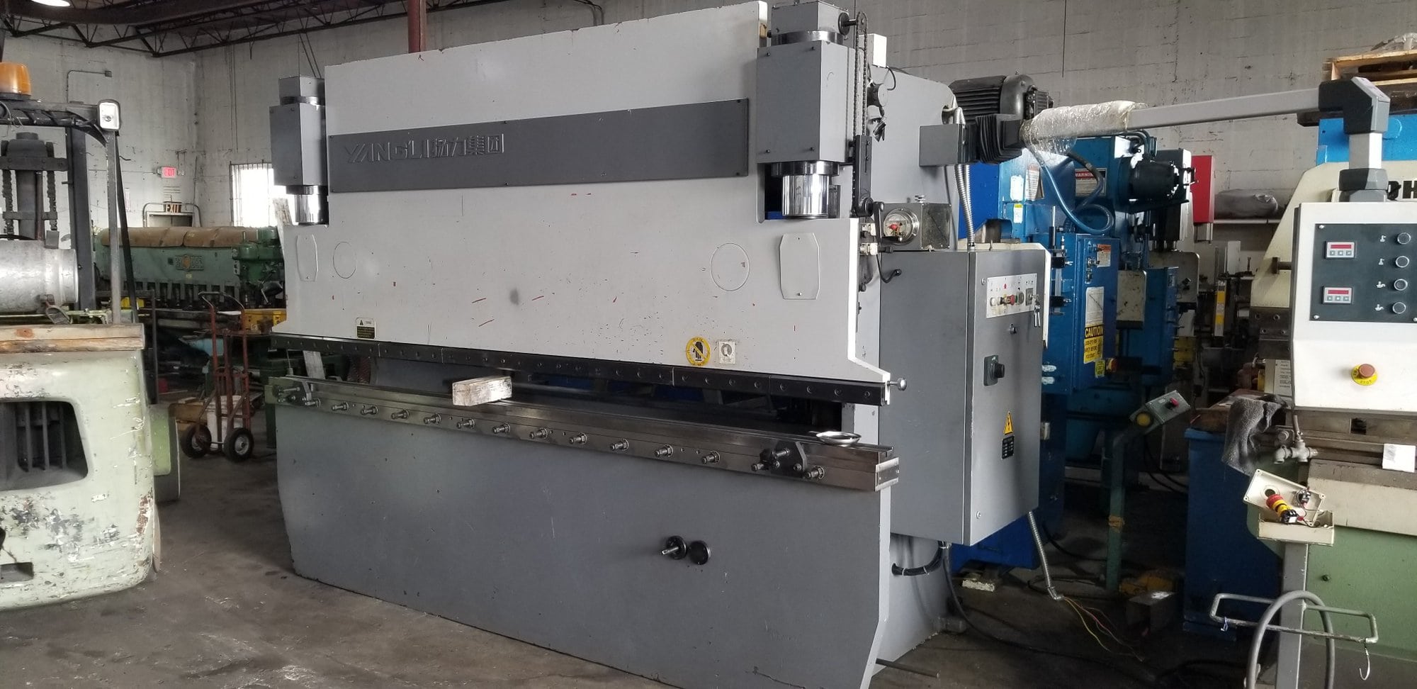 100 Ton x 10' Yangli WC67Y-100/3200 Press Brake, 2010