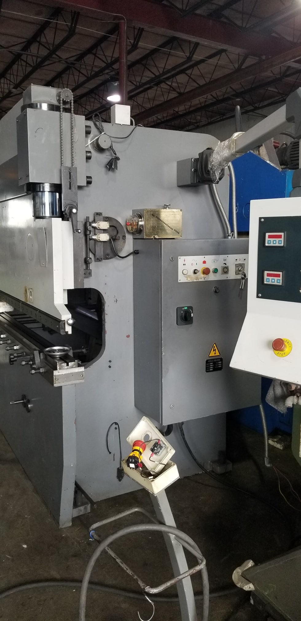 100 Ton x 10' Yangli WC67Y-100/3200 Press Brake, 2010 - Image 2
