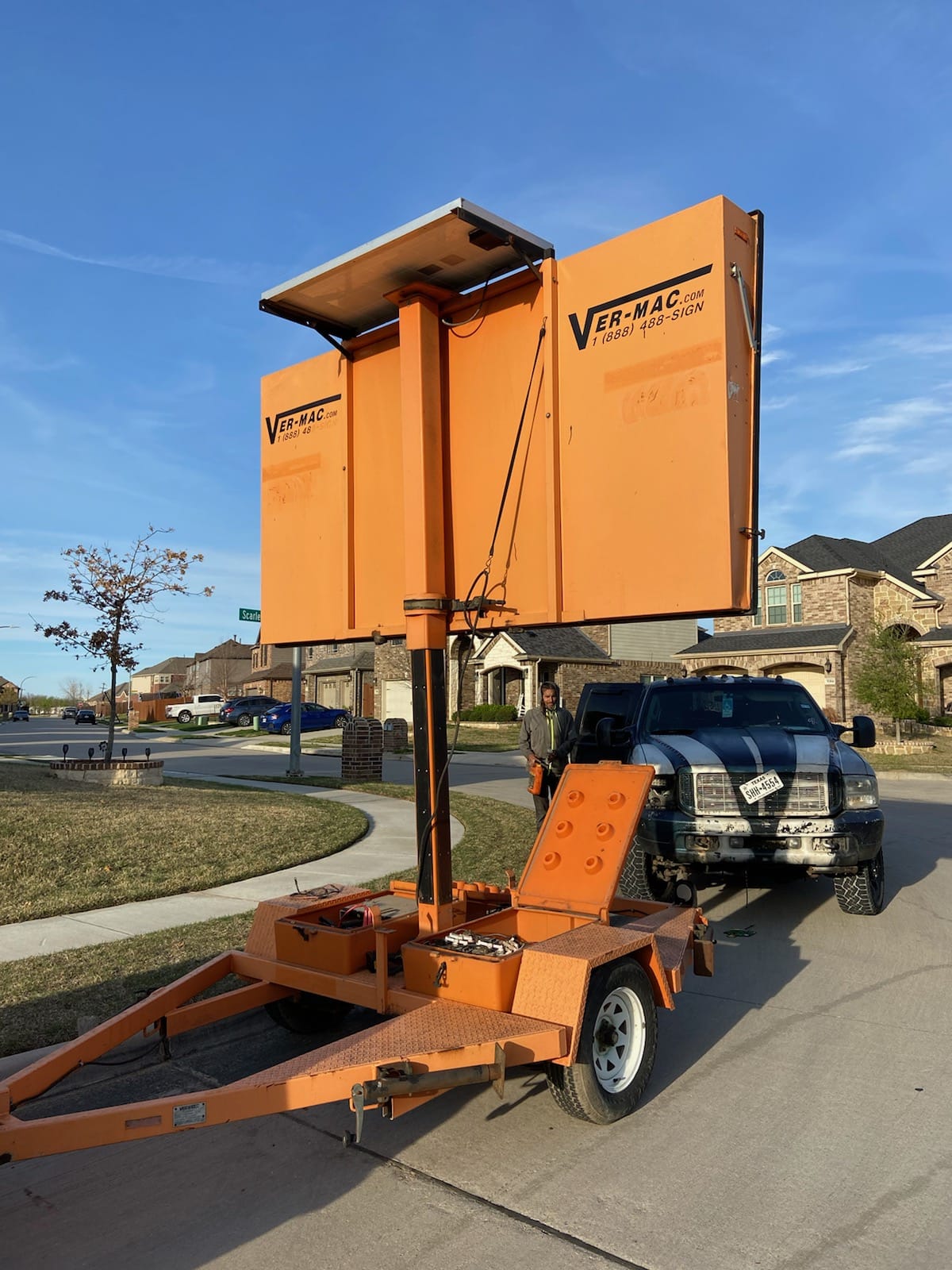 Ver-Mac 1210QS 3 Line 8 Character Message Board With Trailer, 2005 - Solar, Video Available - Image 3