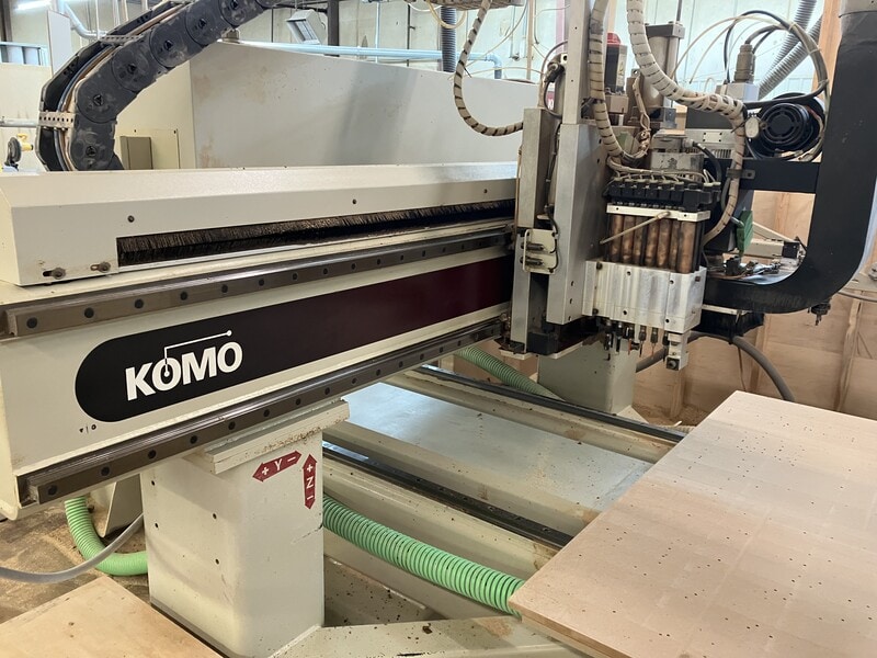5' x 12' Komo Mach1S VR512 CNC Router, 2002 - Fanuc Control, Vacuum Pump, Tool Changer - Image 4
