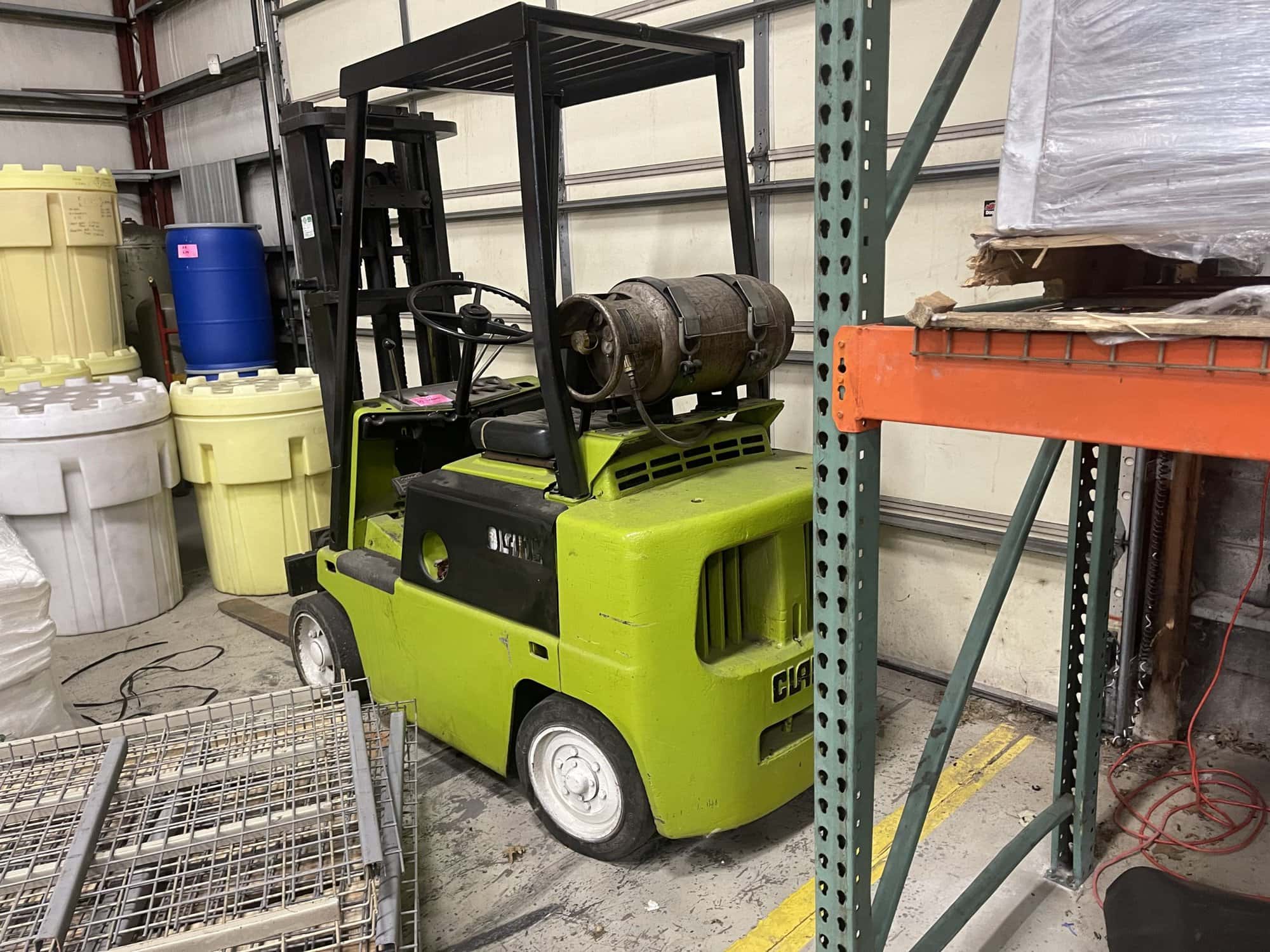 4000 lb. Clark C500-40 Electric Forklift - Image 4
