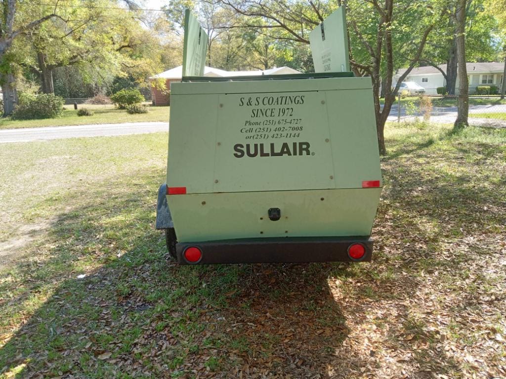 140 HP Sullair 375H Portable Rotary Screw Mobile Air Compressor, 2007 - Image 2