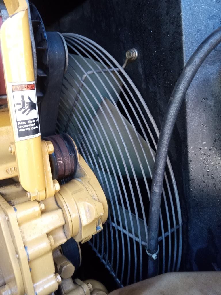 140 HP Sullair 375H Portable Rotary Screw Mobile Air Compressor, 2007 - Image 9