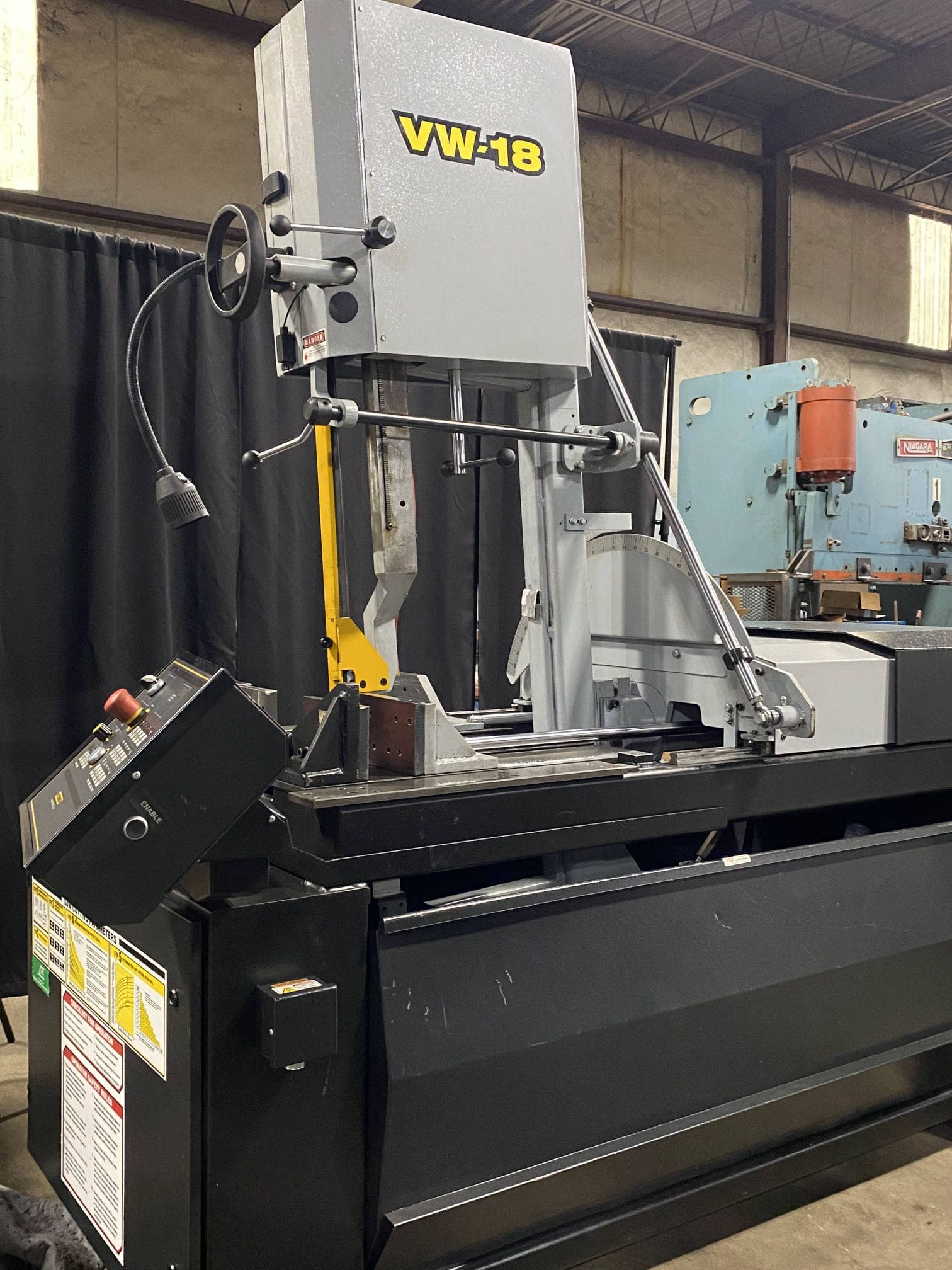 22" x 18" Hydmech VW-18 Vertical Bandsaw, 2020 - Image 6