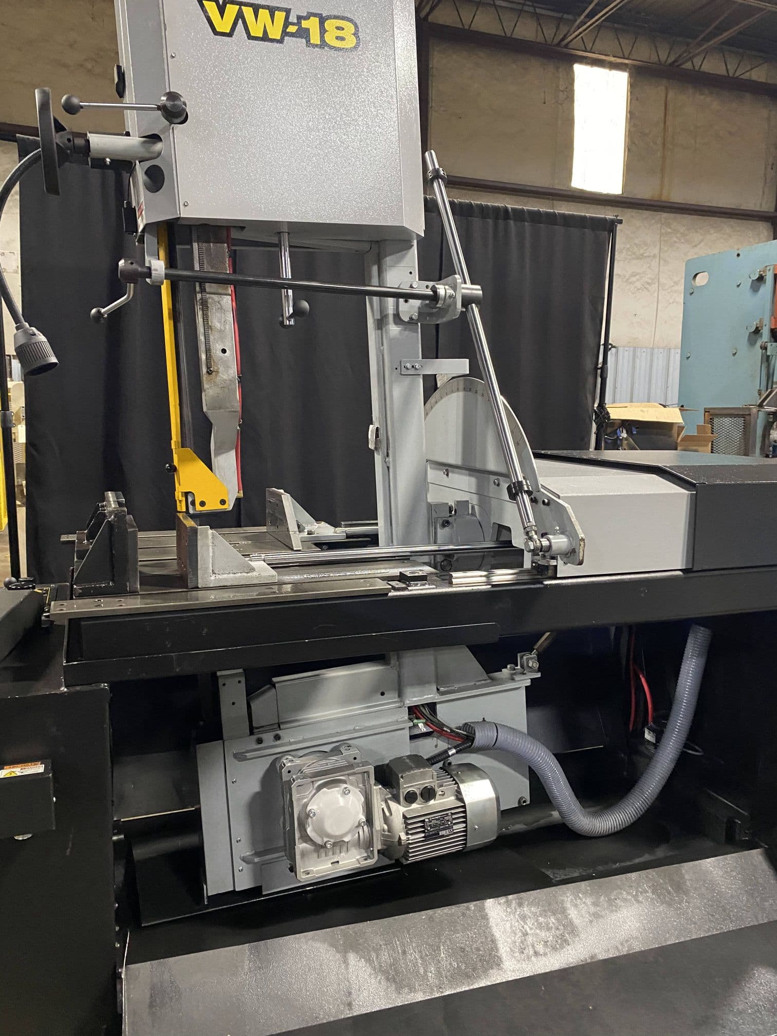 22" x 18" Hydmech VW-18 Vertical Bandsaw, 2020 - Image 4