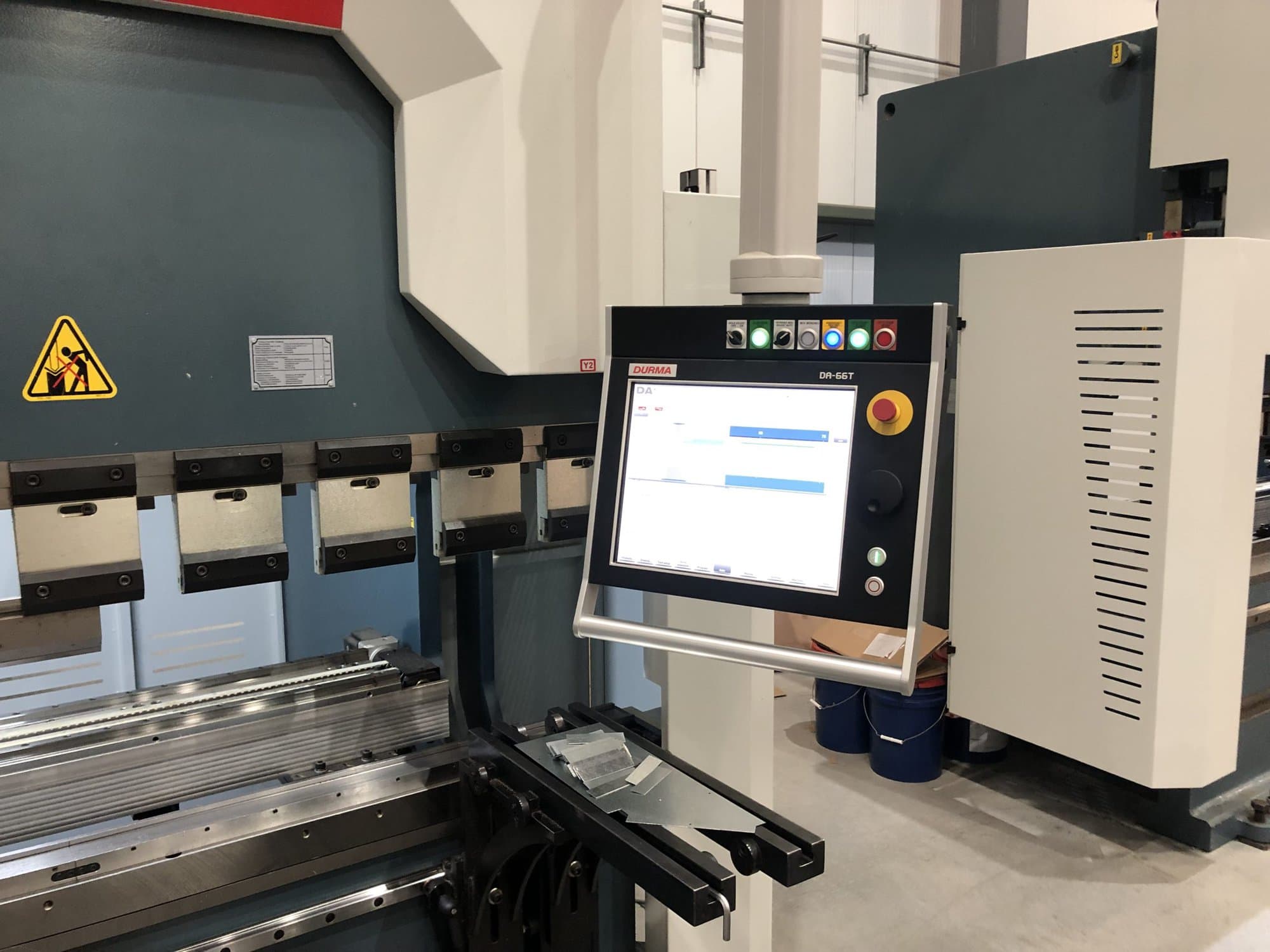 110 Ton x 10' Durma AD-R 30100 CNC Press Brake, 2019- 4-Axis Backguage - Image 10