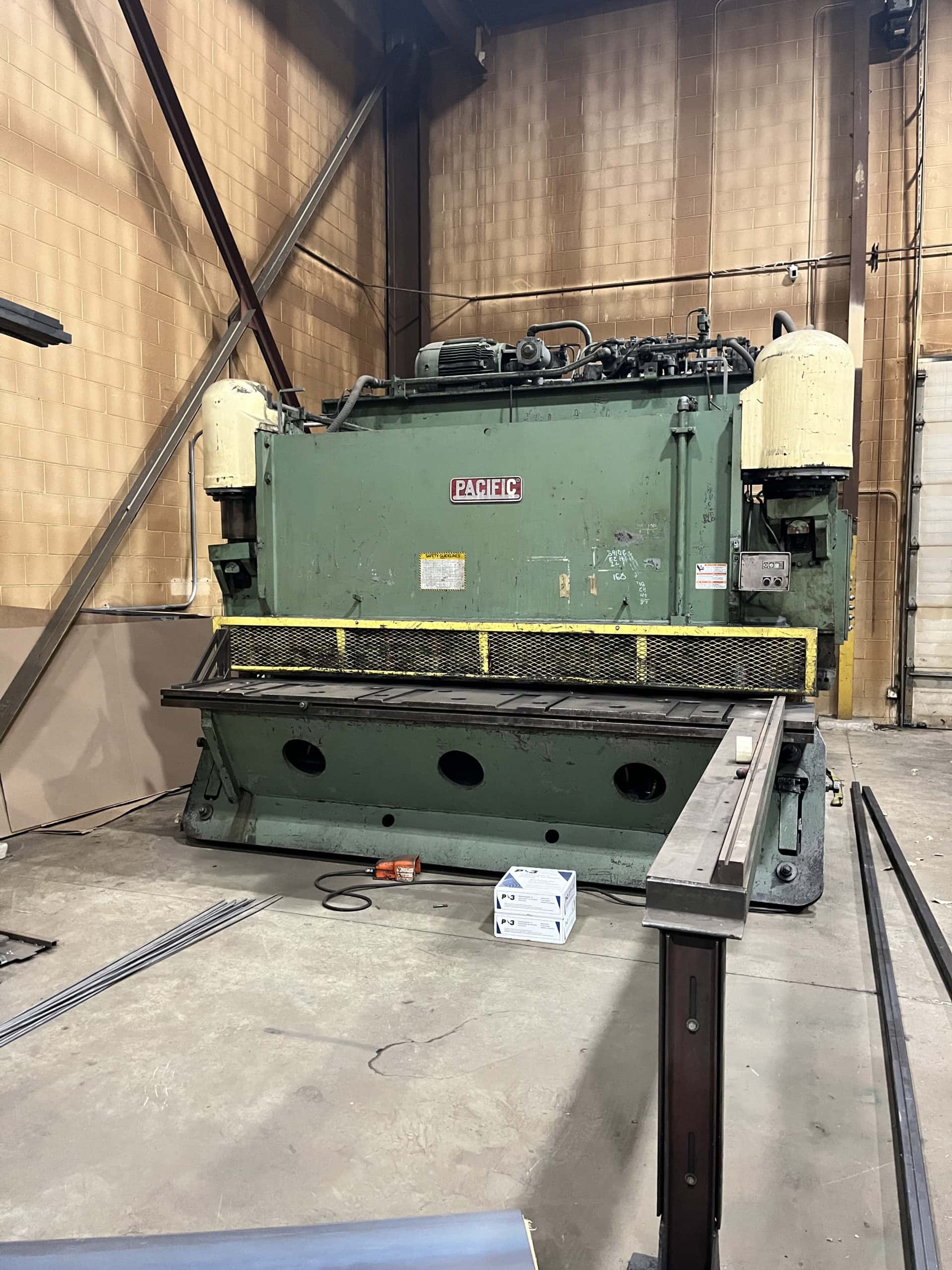 1/2" x 10' Pacific 500R Hydraulic Shear, 1971 - Backgauge