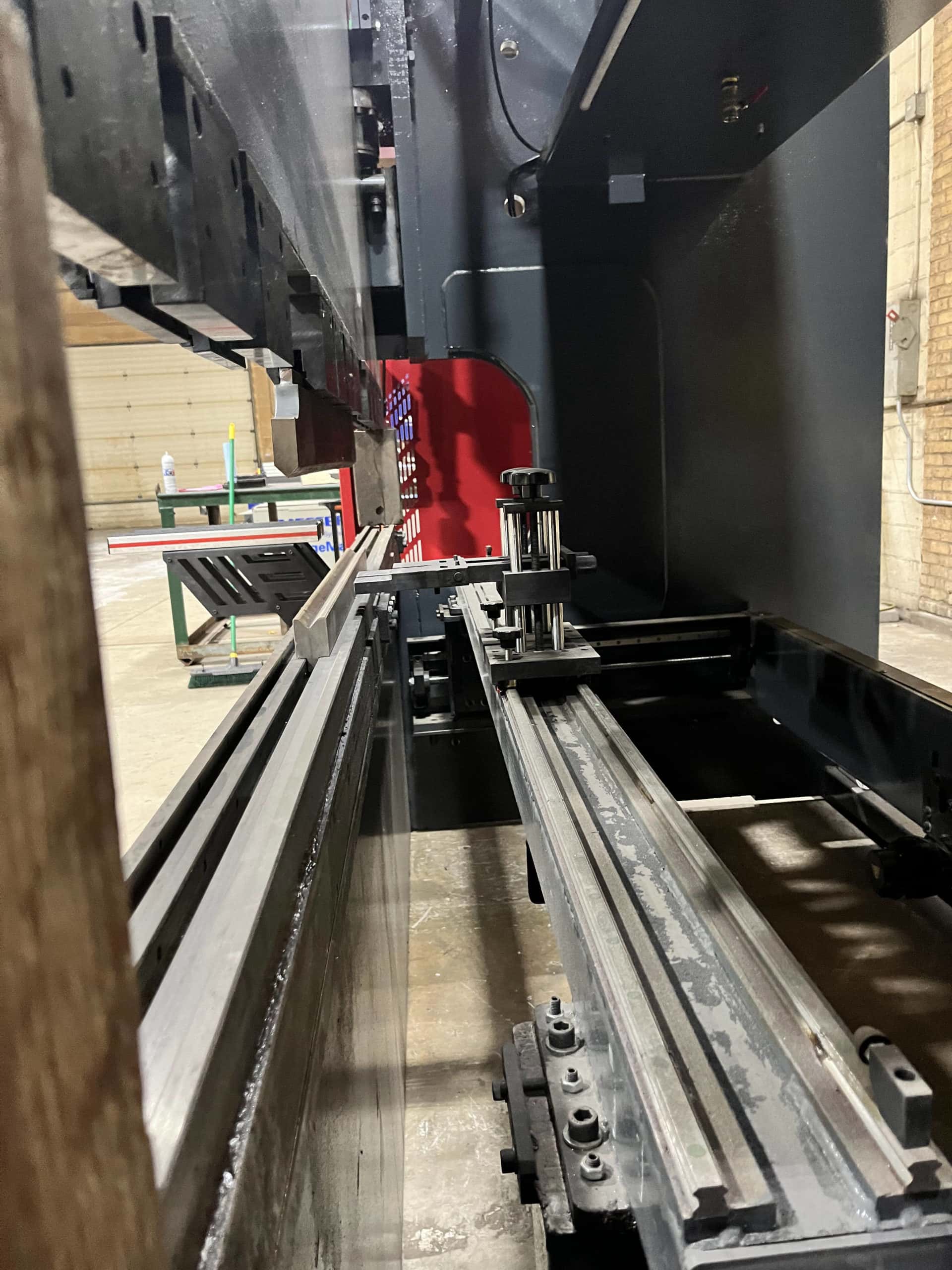 150 Ton x 10' Hat-Tech PRB-R 30135 Press Brake, 2022 - Crowning, Backgauge, Safety Covers - Image 2