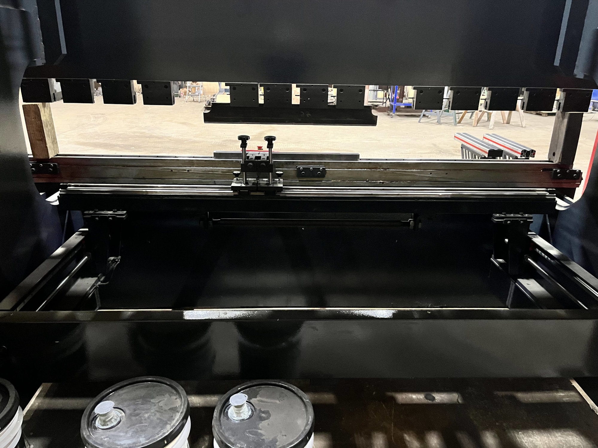 150 Ton x 10' Hat-Tech PRB-R 30135 Press Brake, 2022 - Crowning, Backgauge, Safety Covers - Image 3