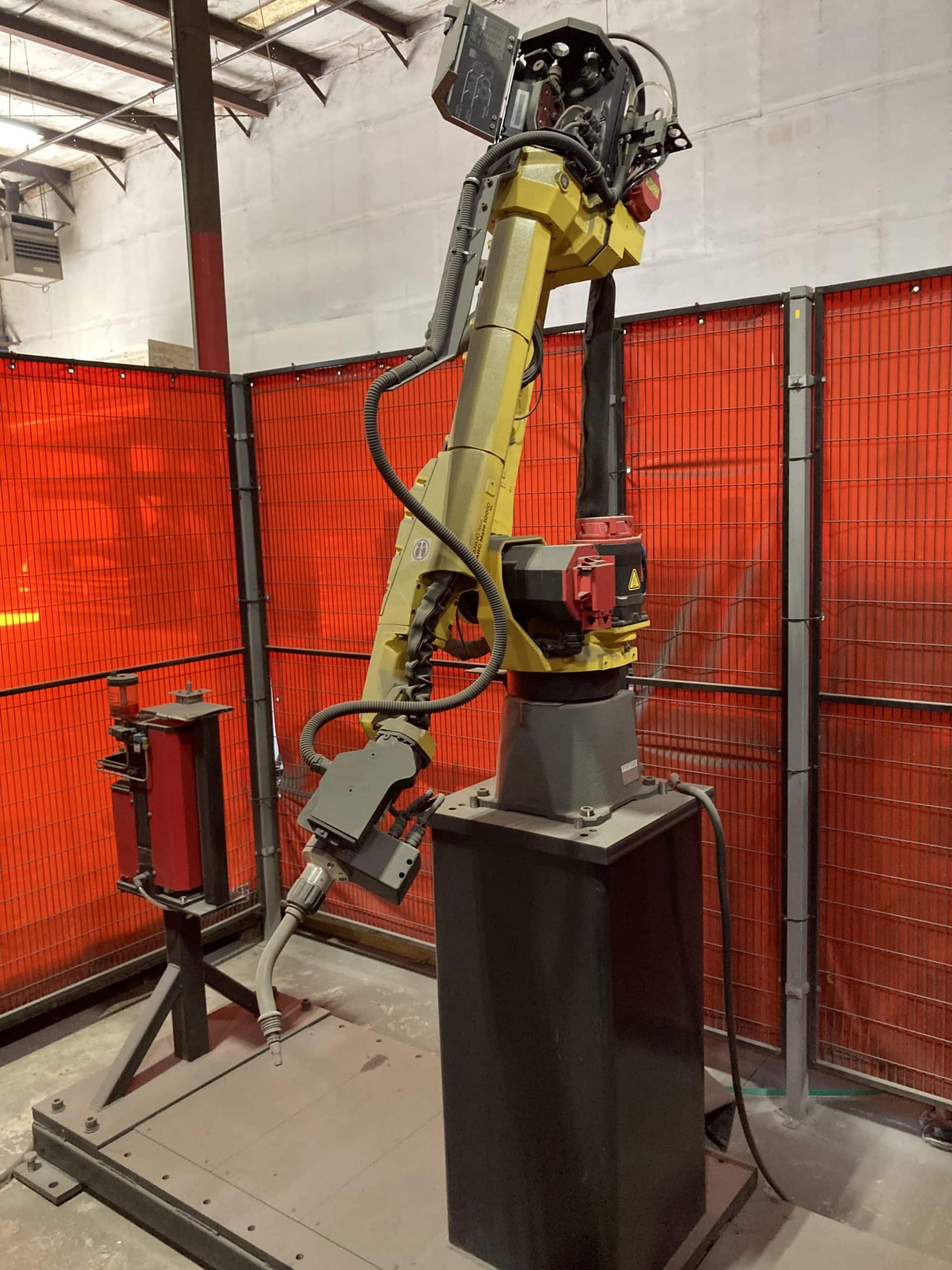 Lincoln Electric Fab-Pak FHS B2 Robotic Welding Cell, PowerWave S500, Fanuc Arc Mate 100ic, 2016 - Low Use Unit! - Image 4