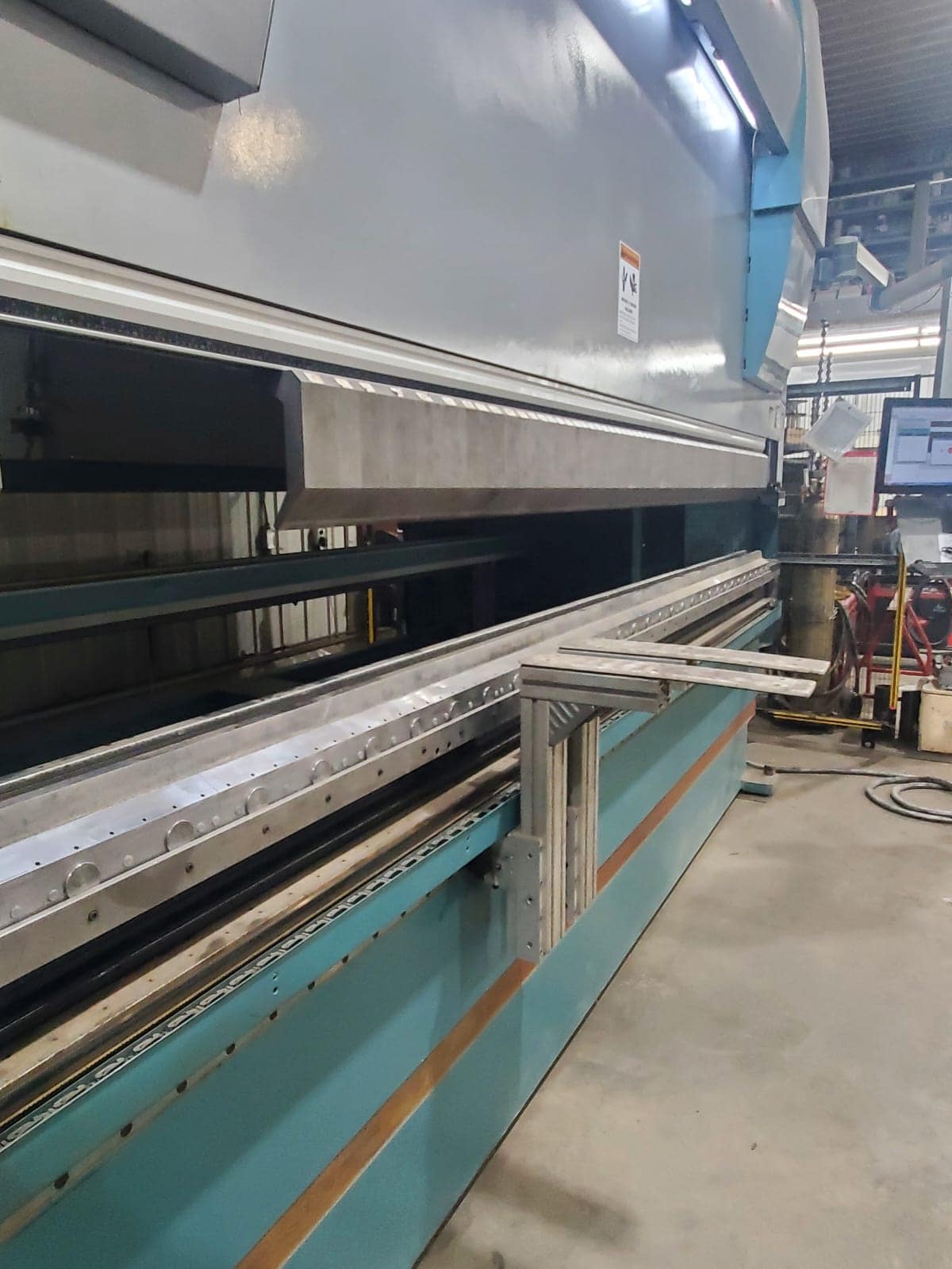 242 Ton x 14' Salvagnini B3-220/4250 CNC Press Brake, 2016- MVM Programmable Lower Die - Image 2
