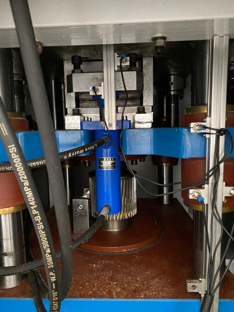 Changzhou Jiuyajiu SYST-100 Hydraulic Powder Forming Machine, 2019 - Image 4