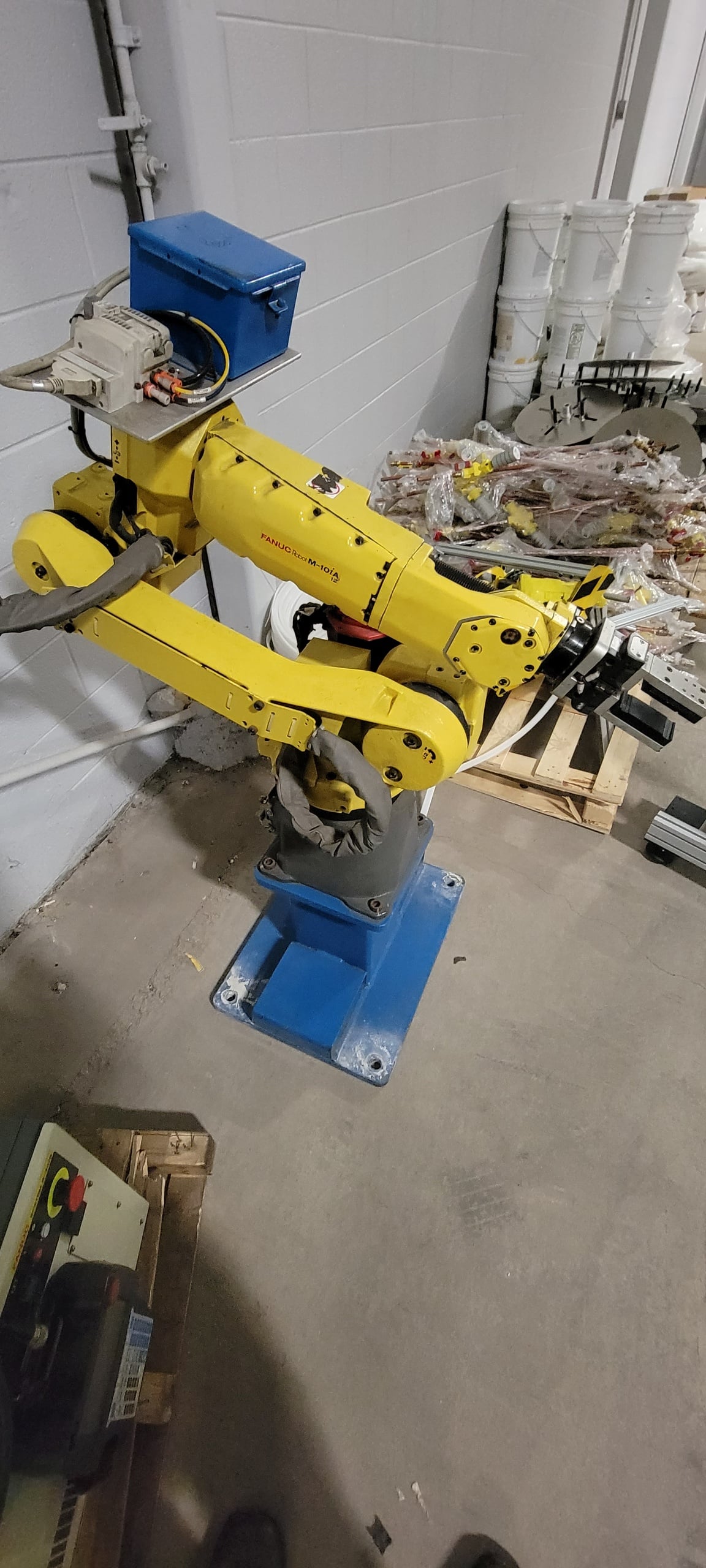 Fanuc M10iA/12 6 Axis Robot, 2014 - Pendant, Pedestal - Image 4