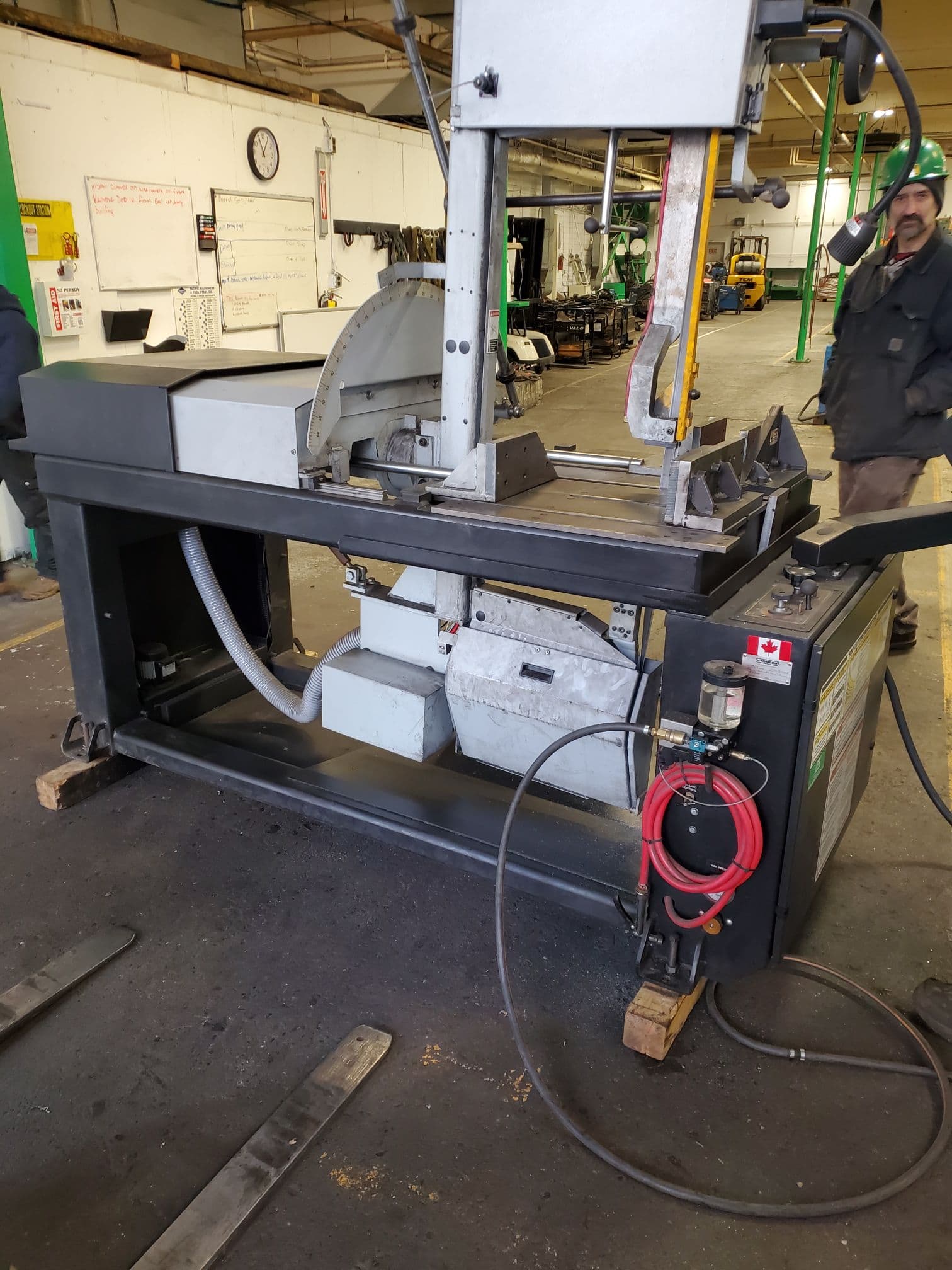 22" x 18" Hydmech VW-18 Vertical Bandsaw, 2020