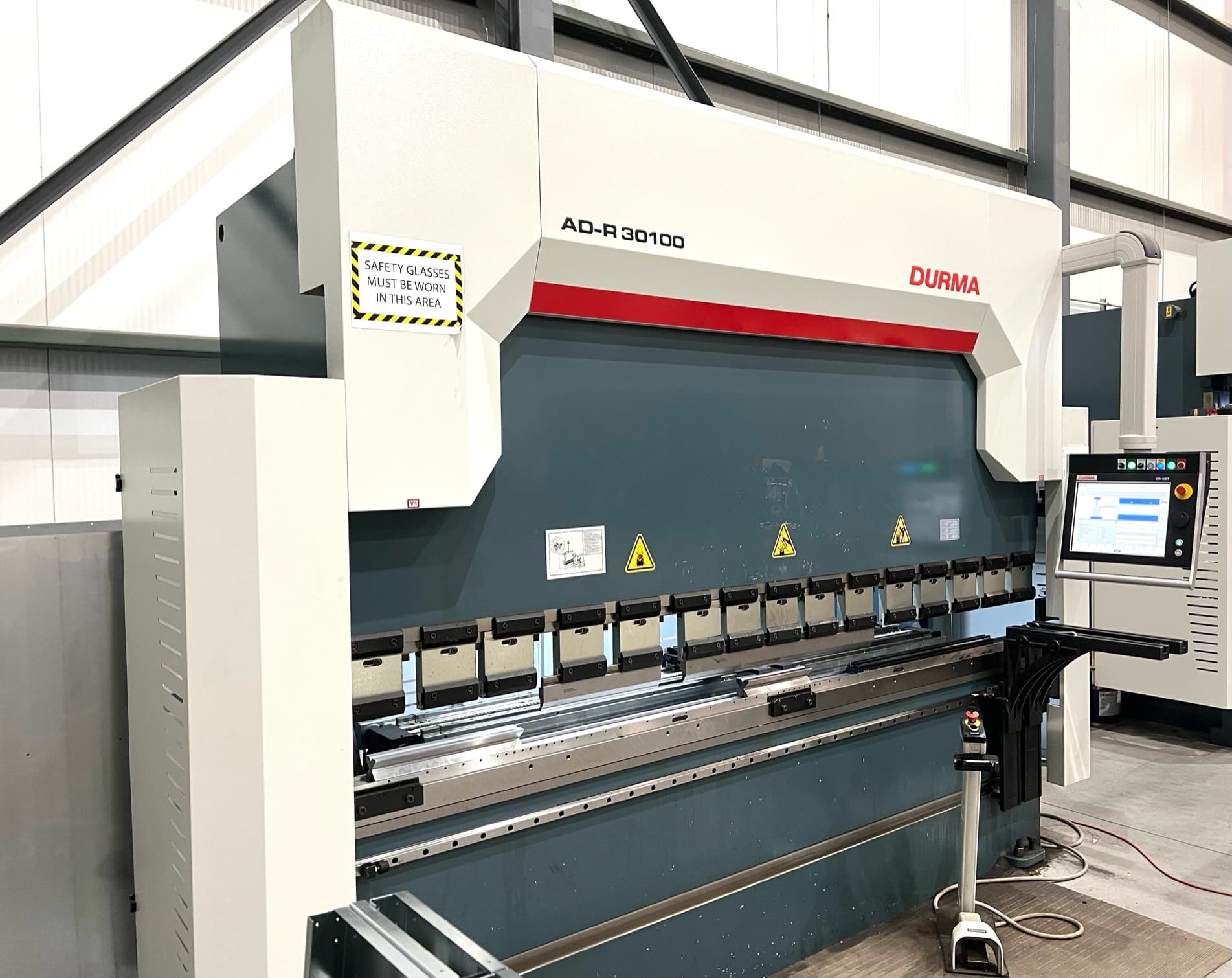 110 Ton x 10' Durma AD-R 30100 CNC Press Brake, 2019- 4-Axis Backguage - Image 3