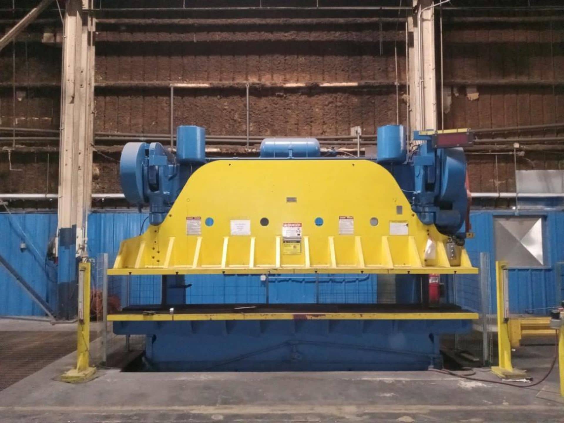 1968 24 by 144 cincinnati series 9-press brake 225 ton